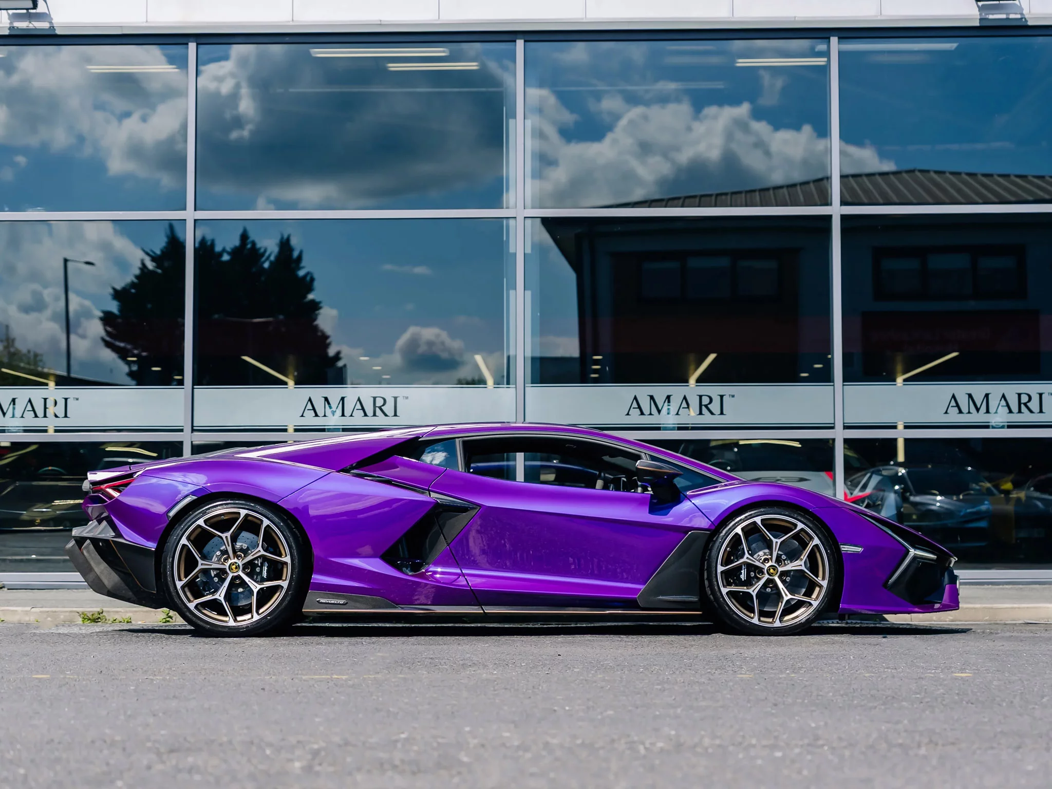 Viola Mithras Lamborghini Revuelto