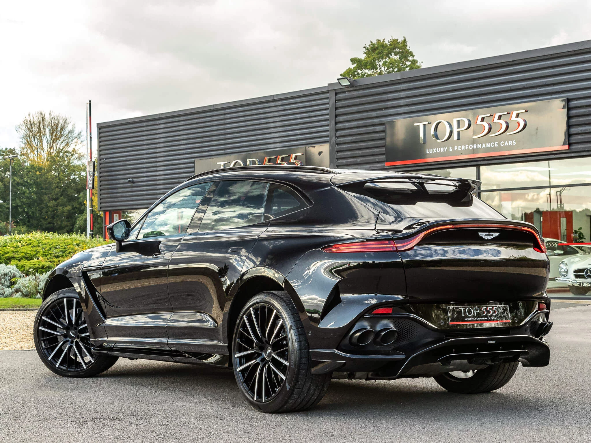 Onyx Black Aston Martin DBX