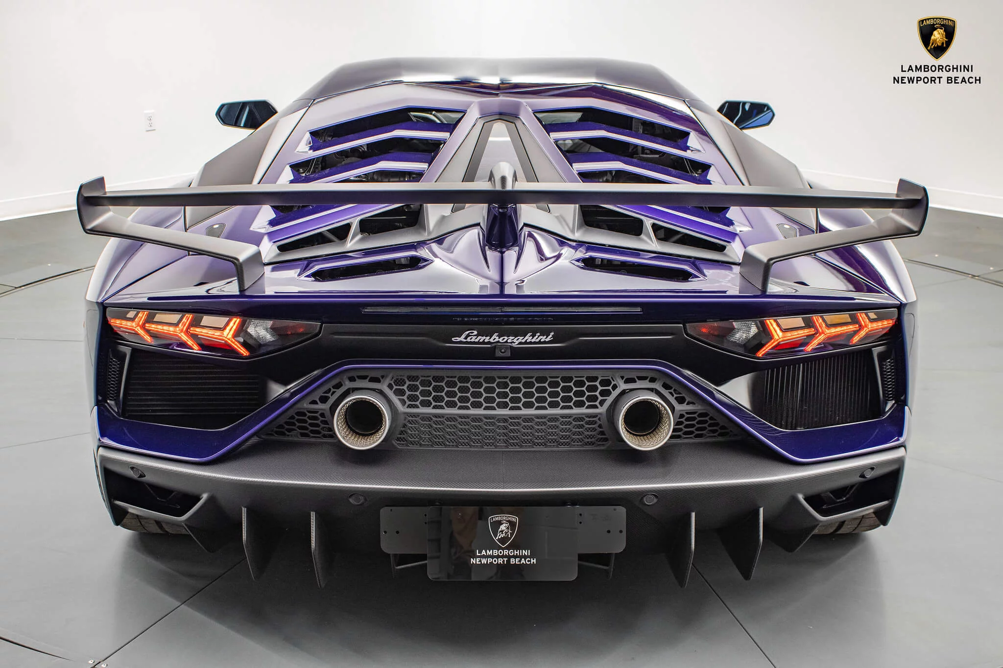 Viola Aletheia Lamborghini Aventador