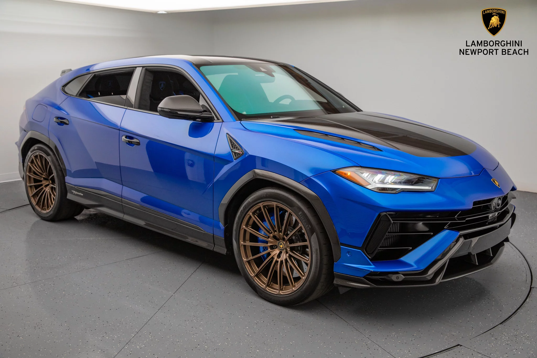 Blu Nethuns Lamborghini Urus