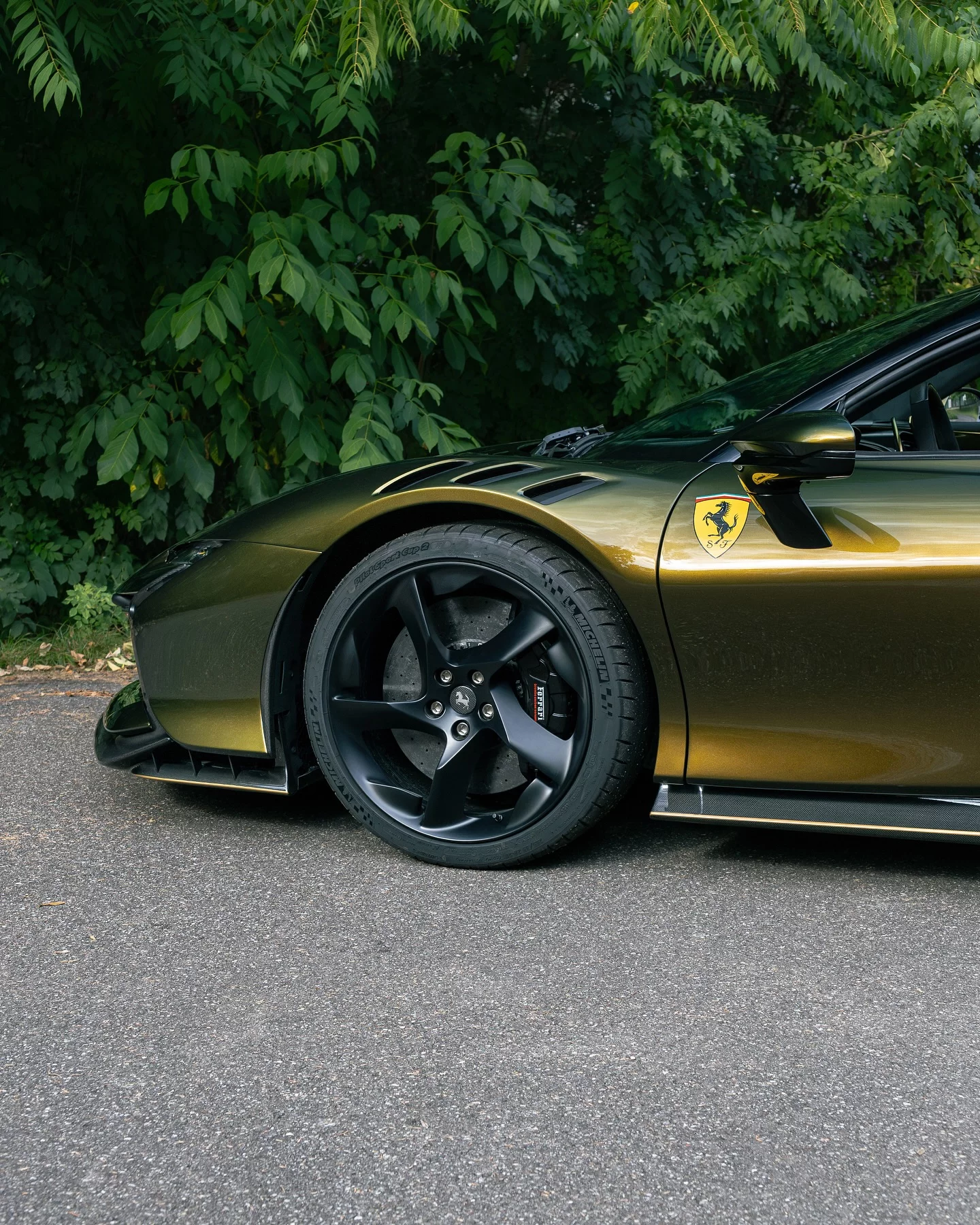 Verde Volterra Ferrari SF90