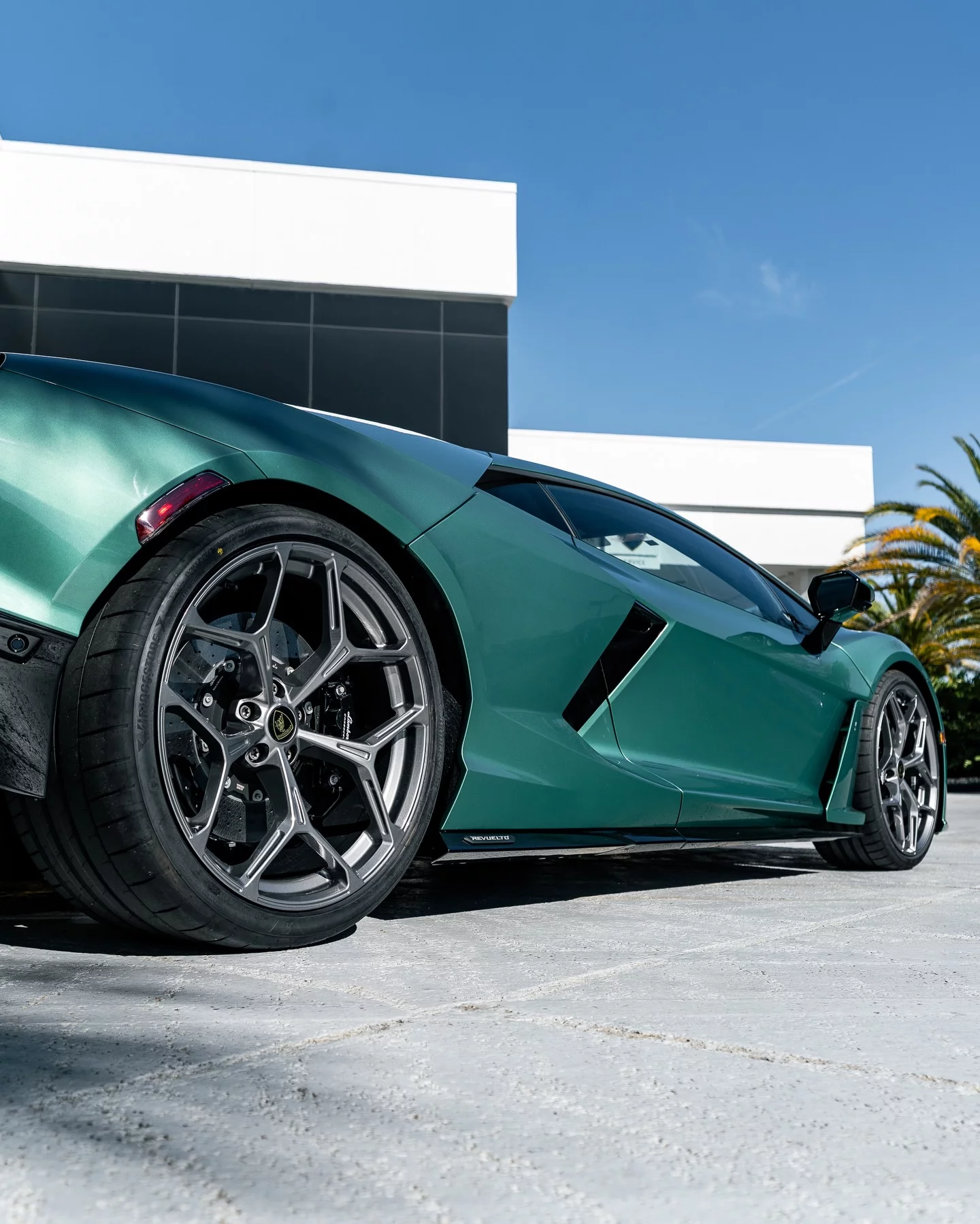 Verde Campus Lamborghini Revuelto