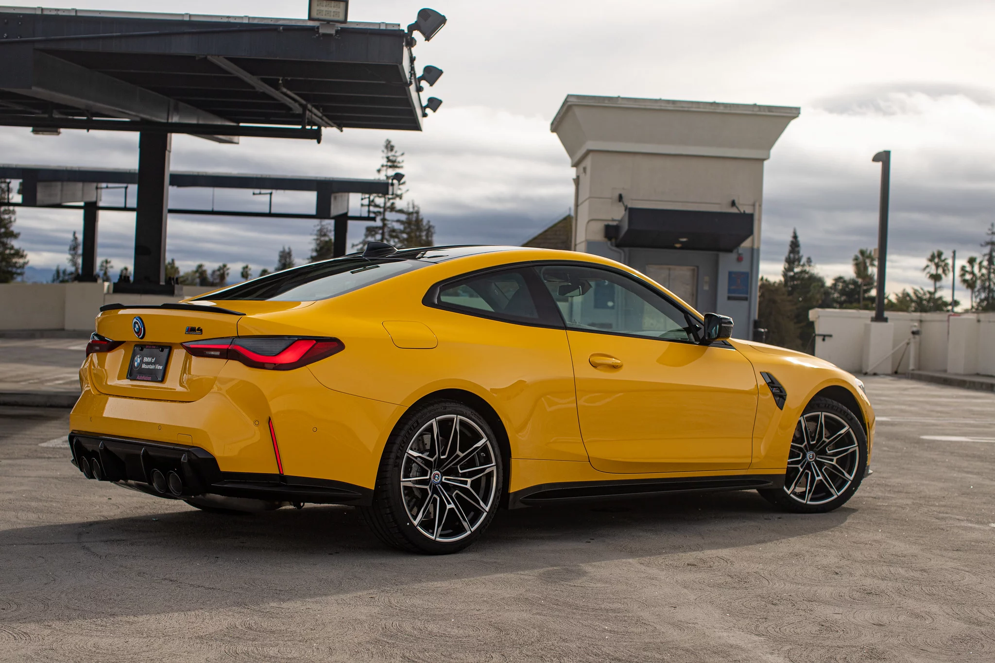 Speed Yellow BMW M4