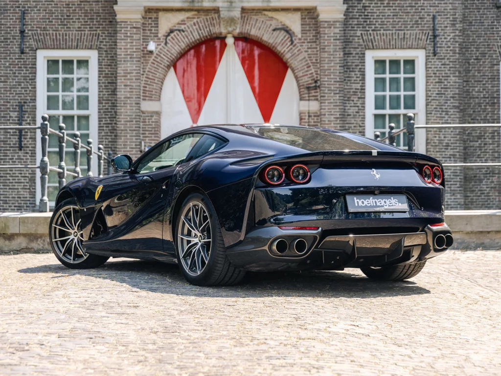 Blu Micalizzato Ferrari 812