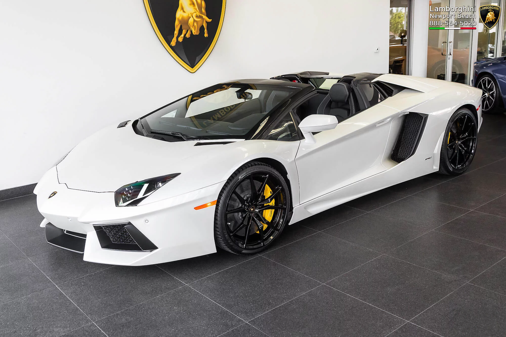 Balloon White Lamborghini Aventador