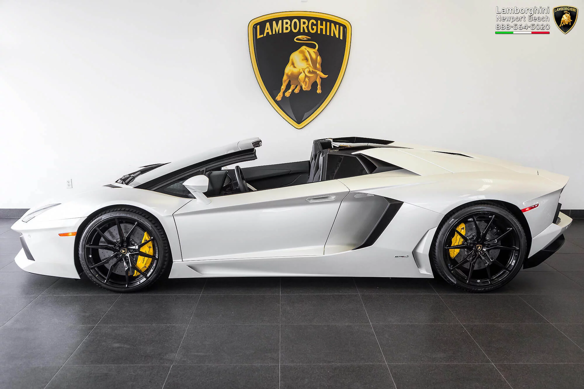 Balloon White Lamborghini Aventador