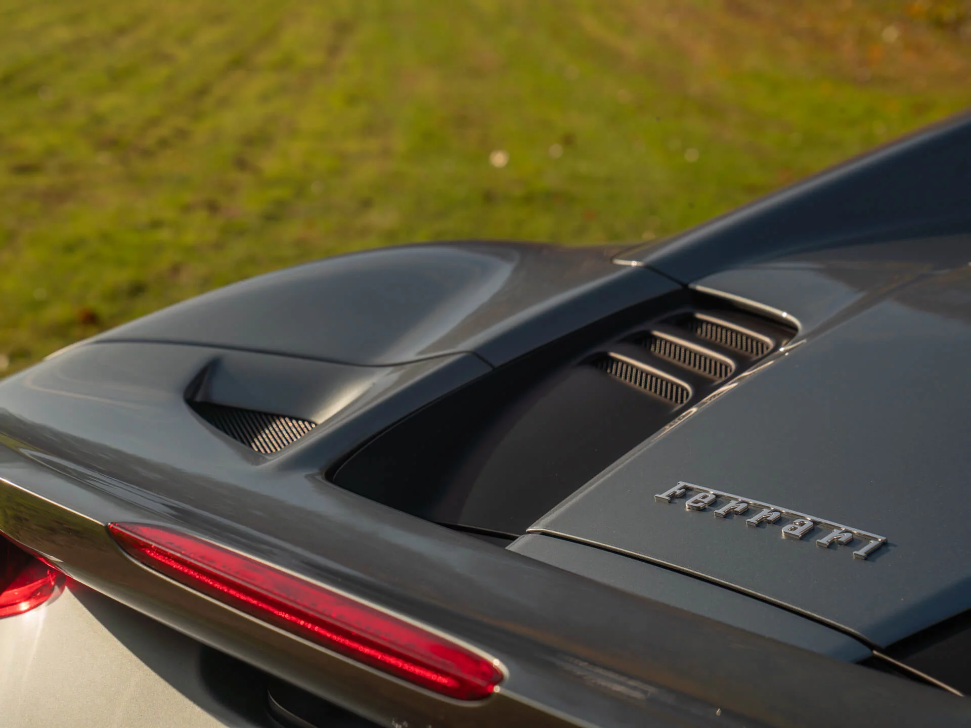 Grigio Coburn Ferrari F8