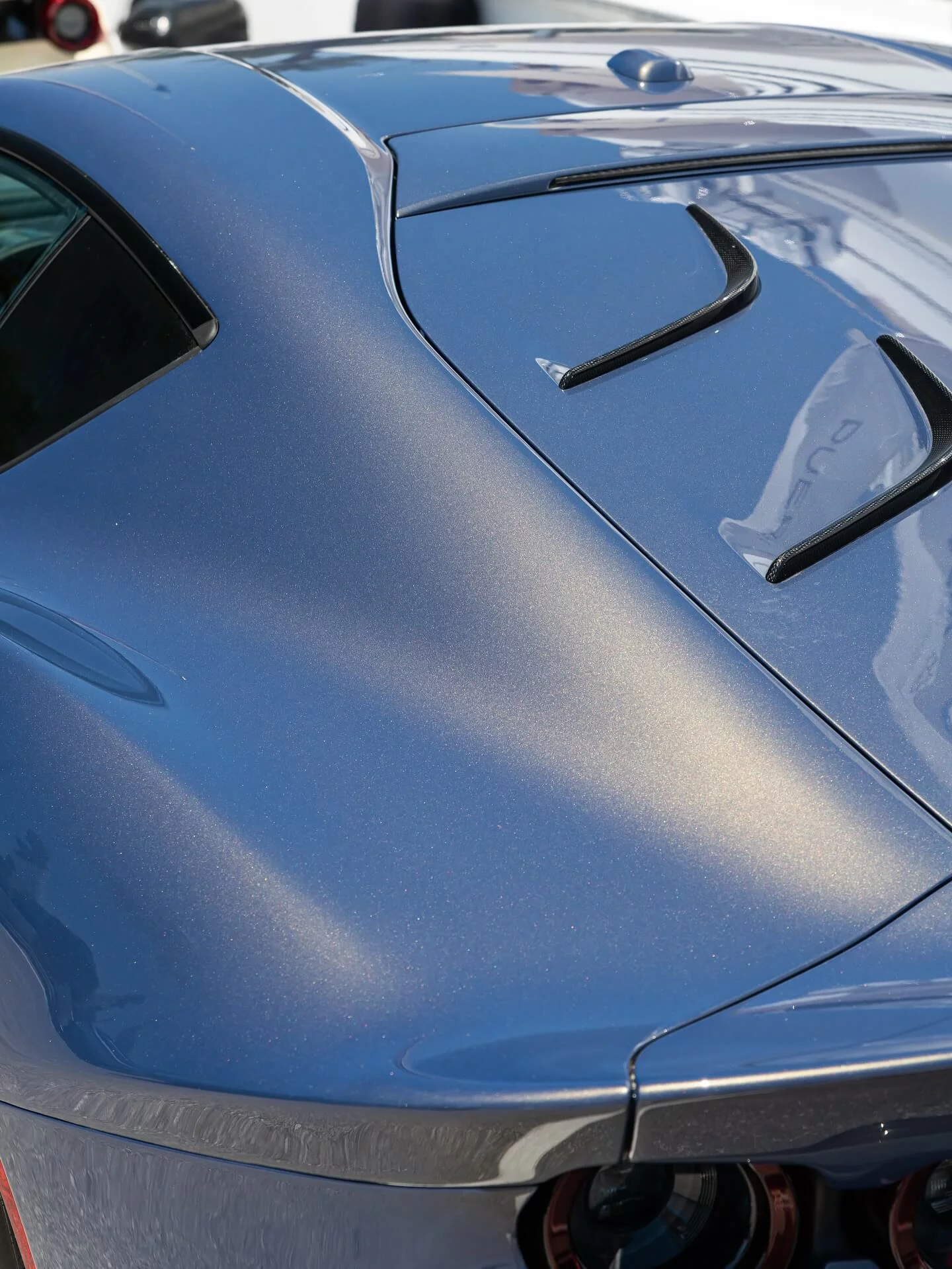 Blu Elder Ferrari 812