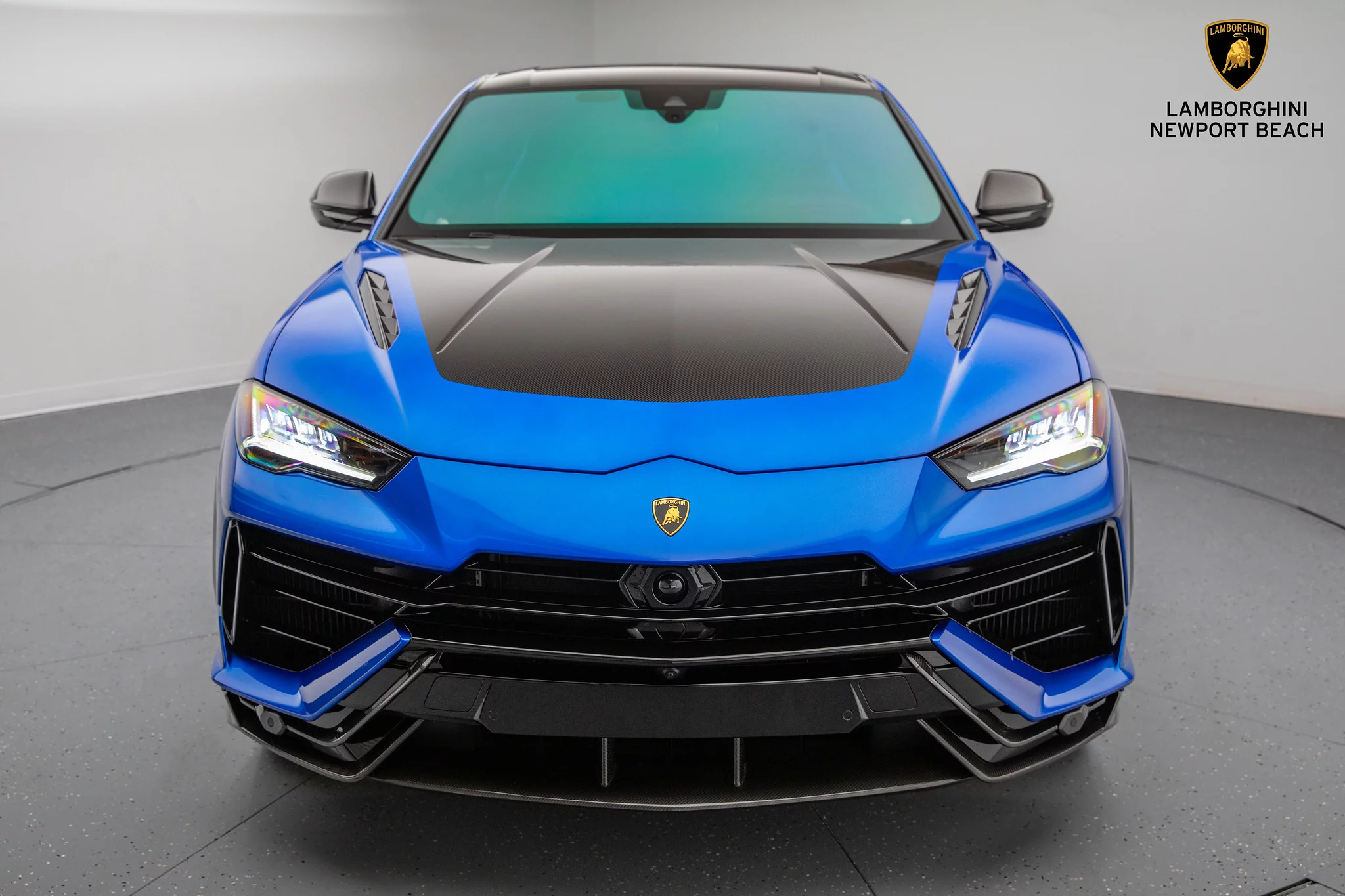 Blu Nethuns Lamborghini Urus