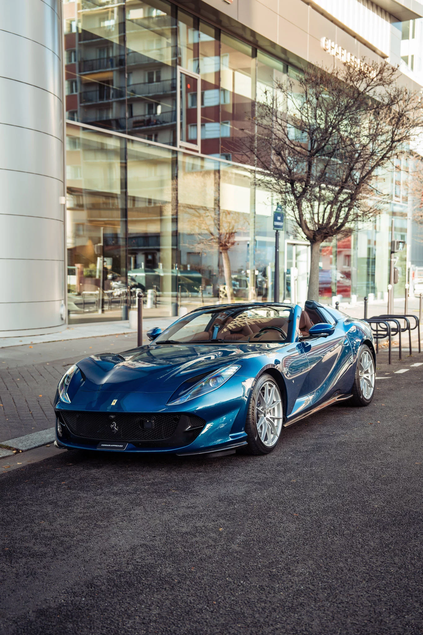 Blu Abu Dhabi Ferrari 812