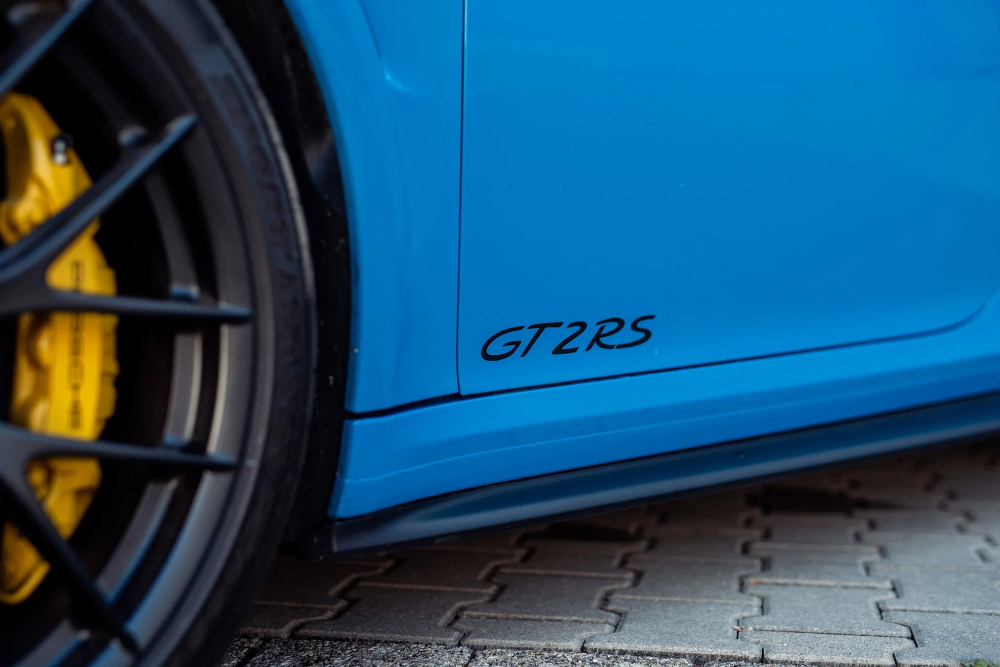 Turqoise Blue Porsche 911 GT2 RS