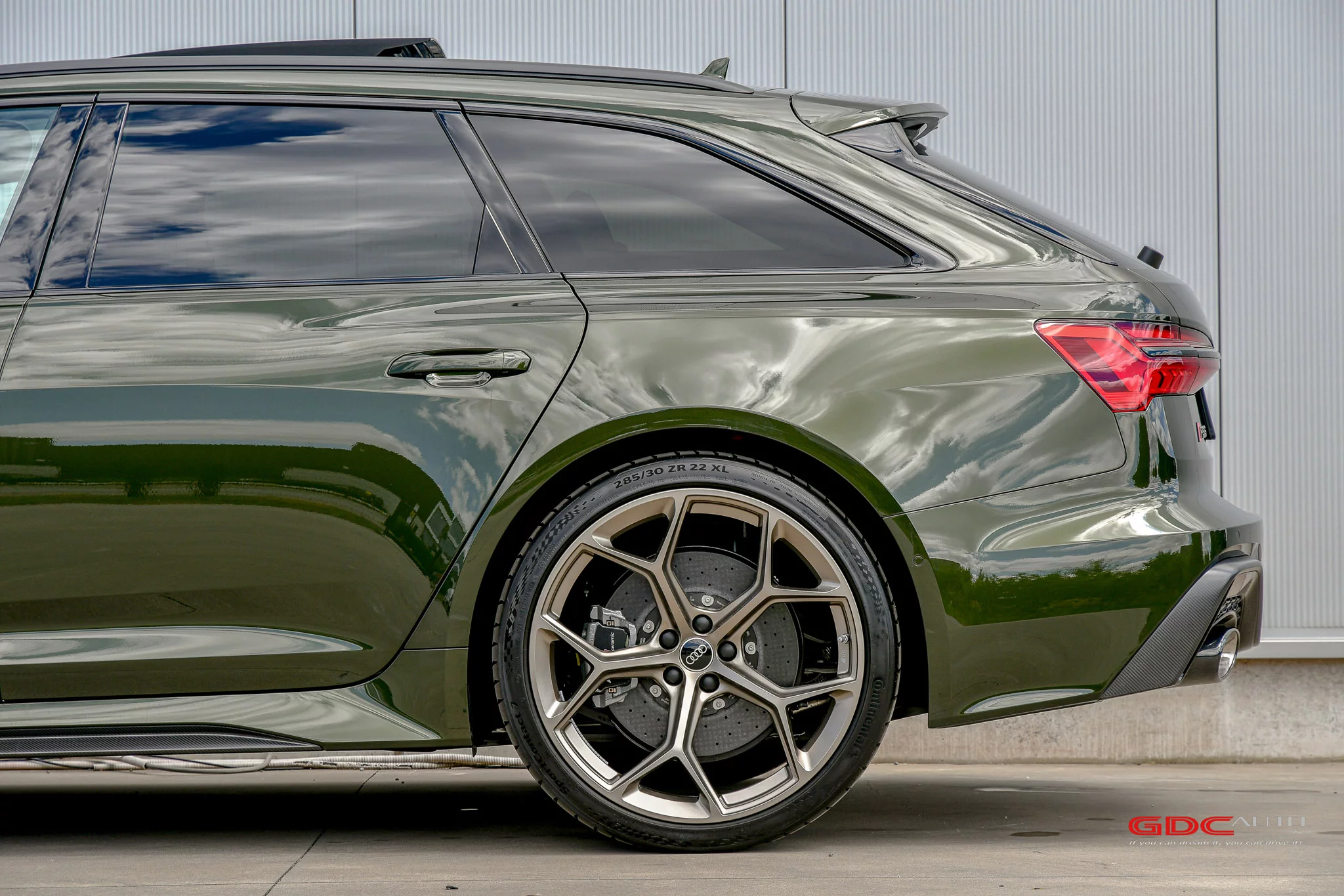 Olive Audi RS6 Avant