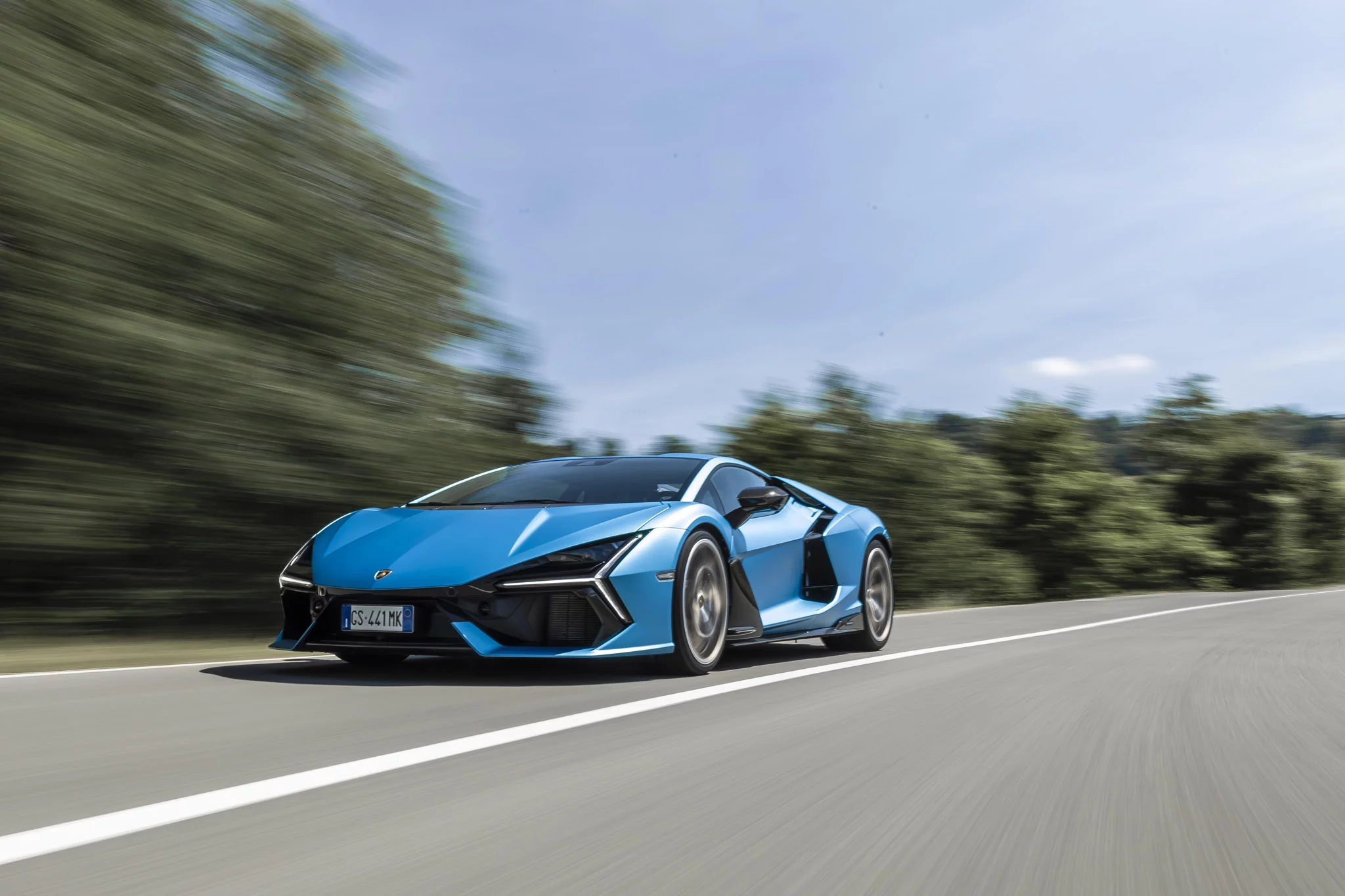 Blu Arione Lamborghini Revuelto
