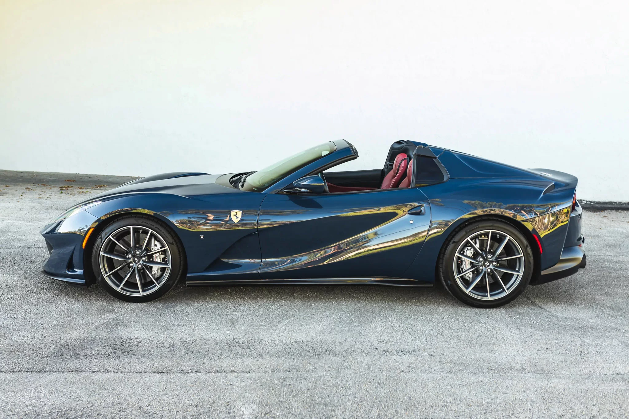 Blu Ahrabian Ferrari 812