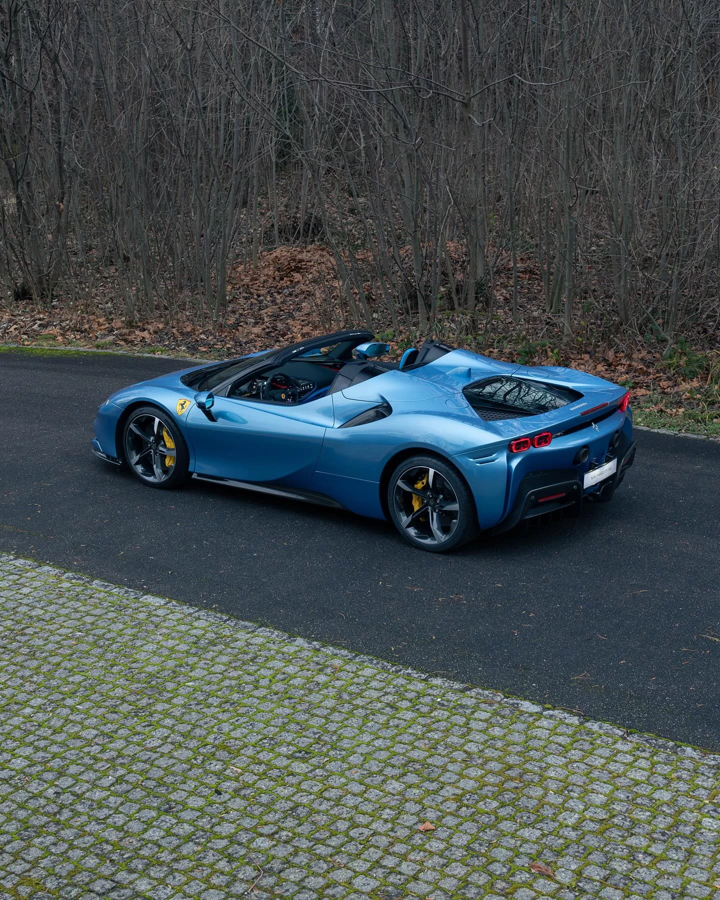 Azzurro California Ferrari SF90