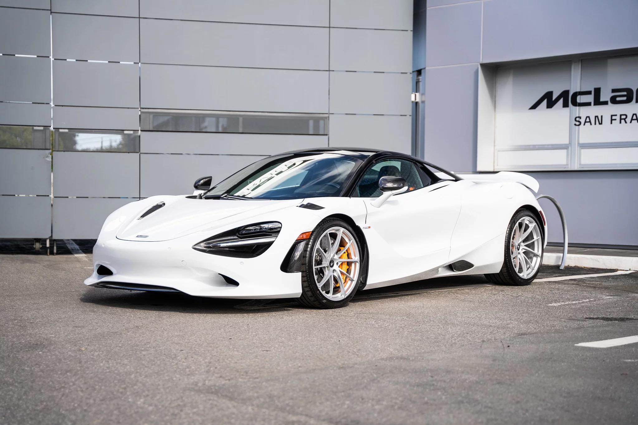 Silica White McLaren 750S