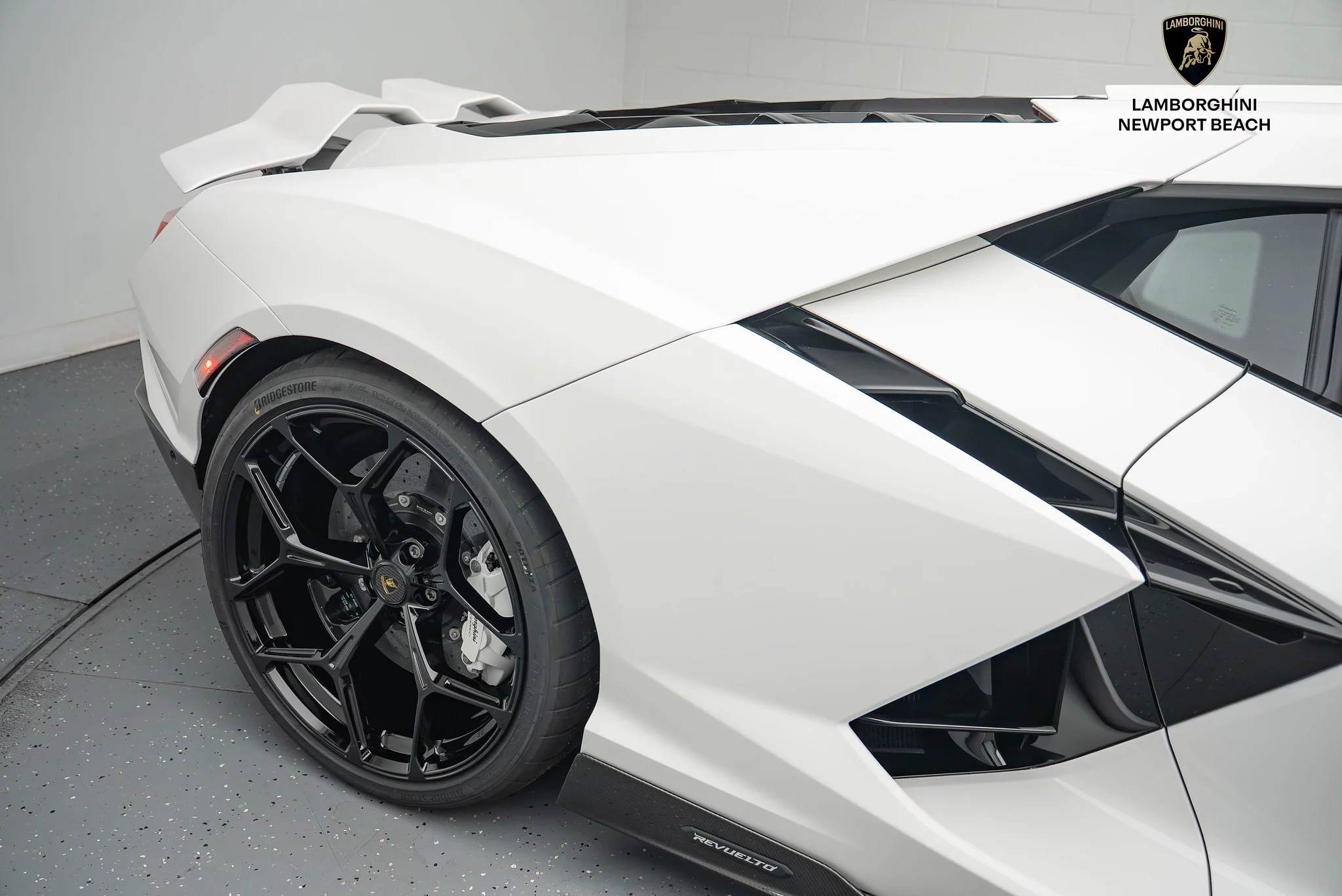 Bianco Monocerus Lamborghini Revuelto