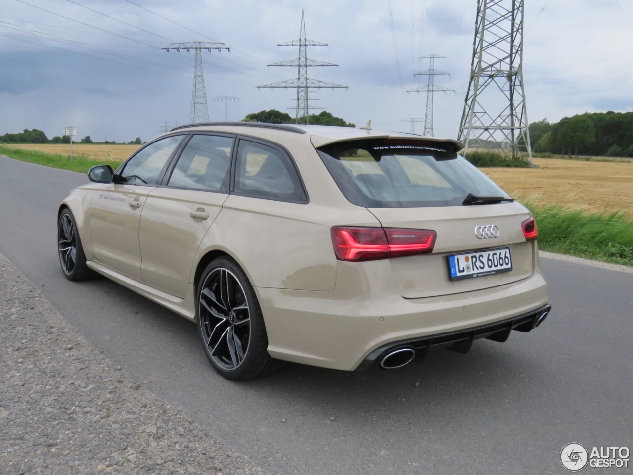 Mocha Latte Audi RS6 Avant