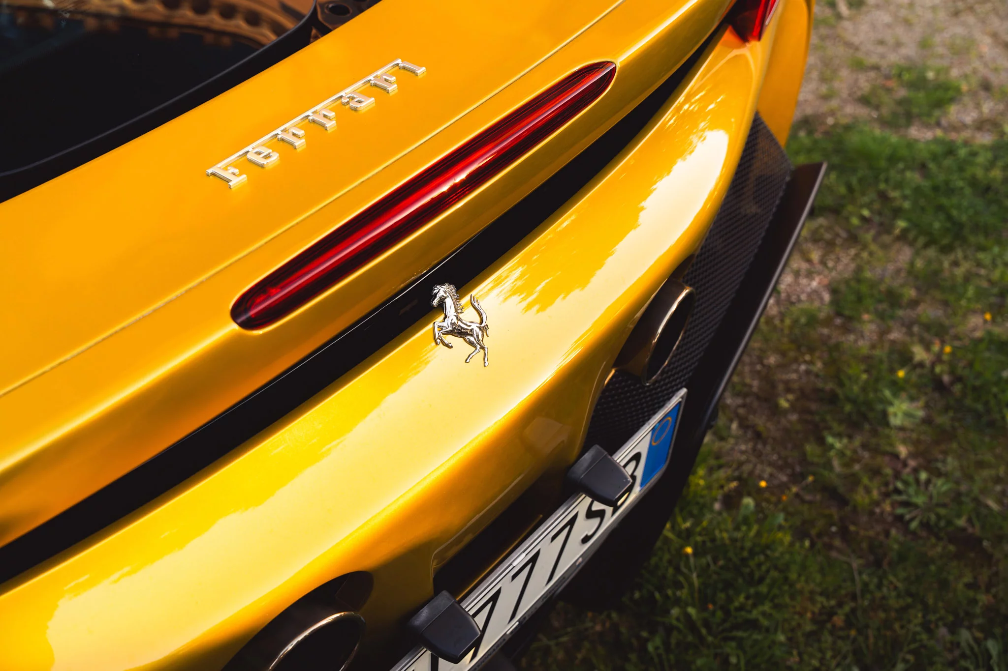 Giallo Montecarlo Ferrari SF90