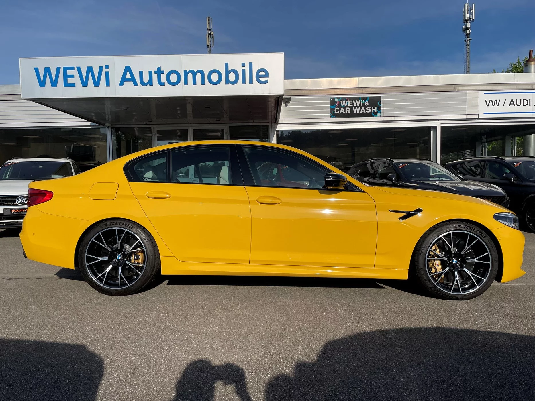 Speed Yellow BMW M5