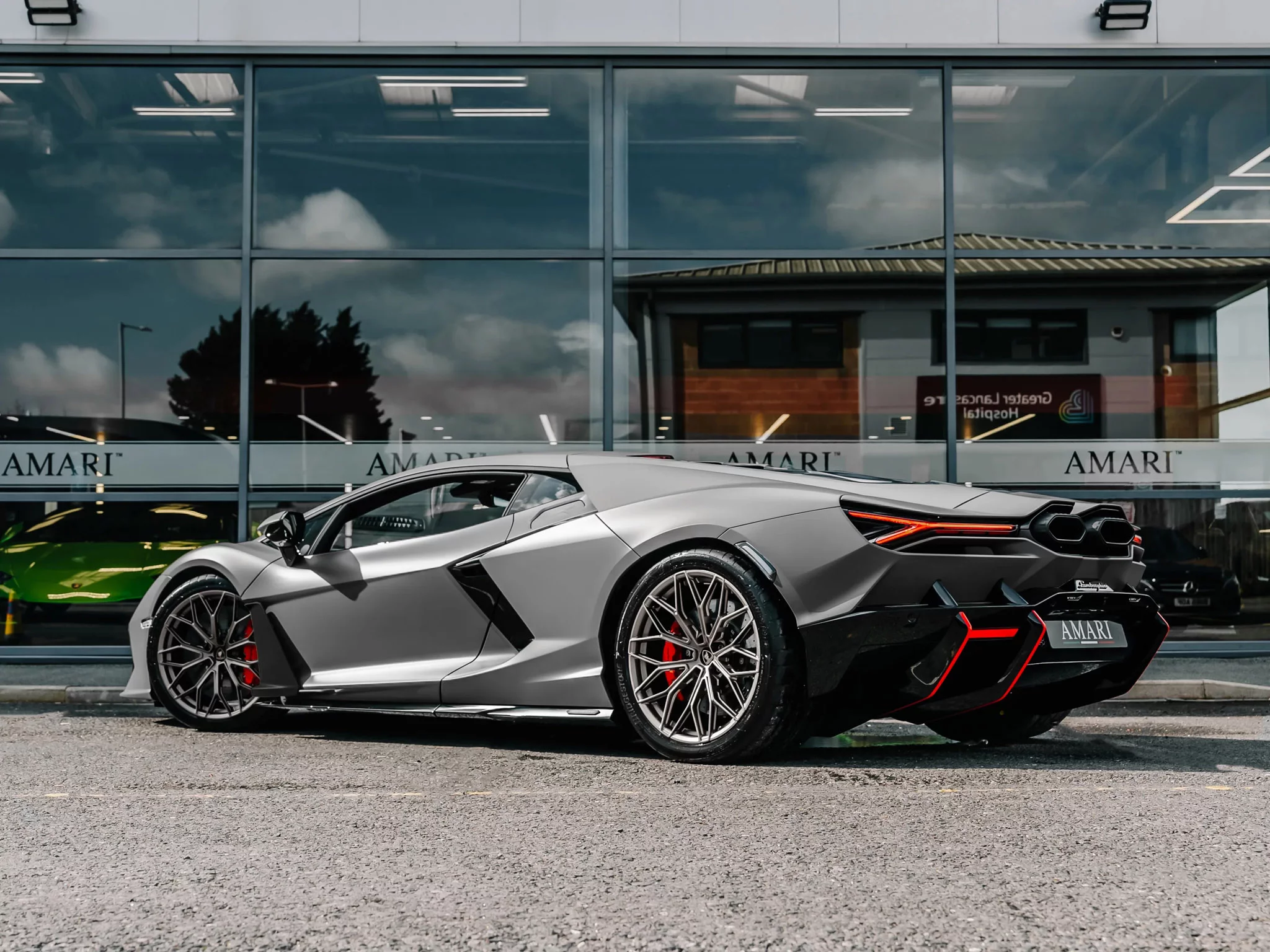 Grigio Vulcano Lamborghini Revuelto