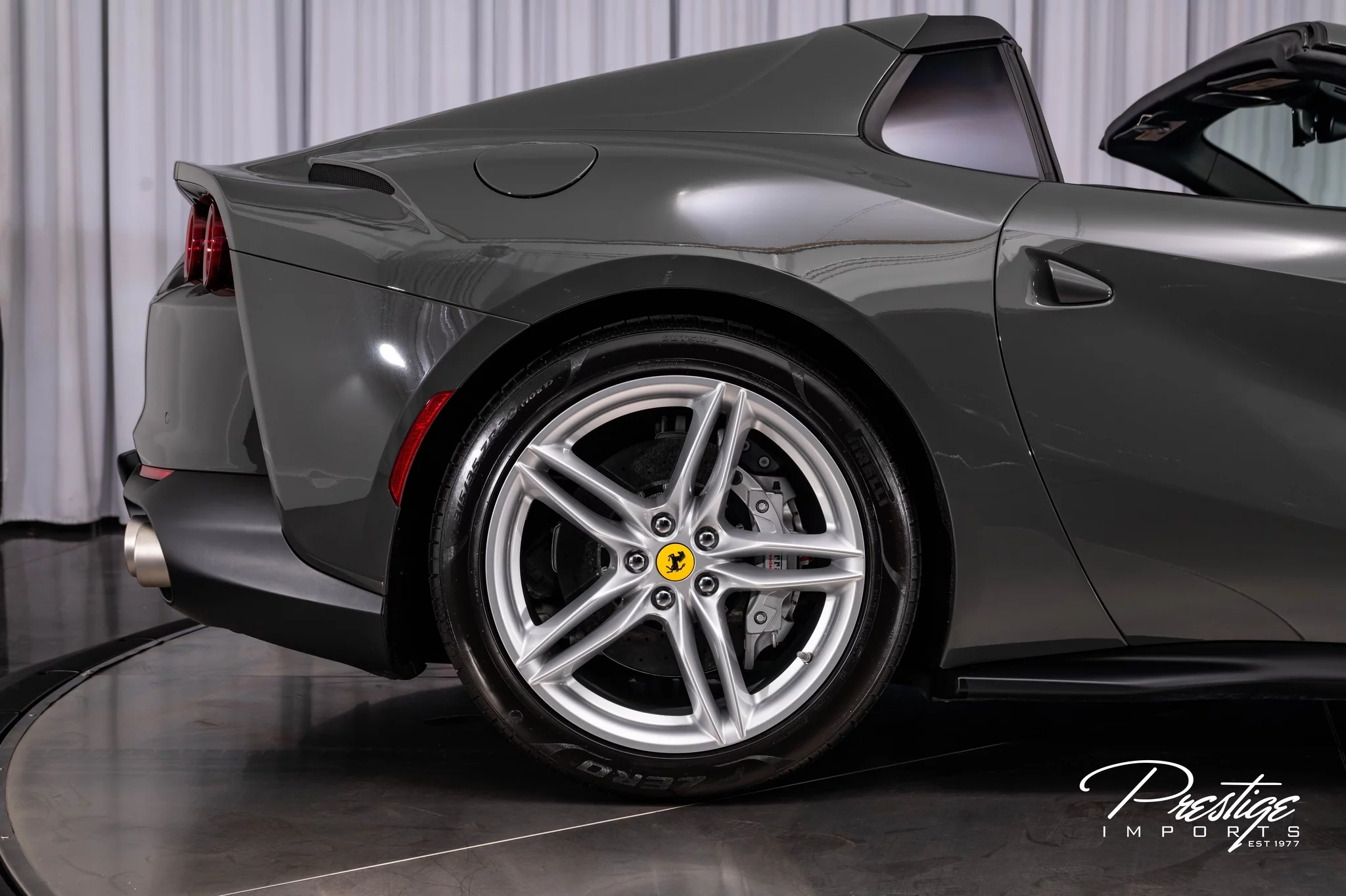 Grigio Scuro Ferrari 812