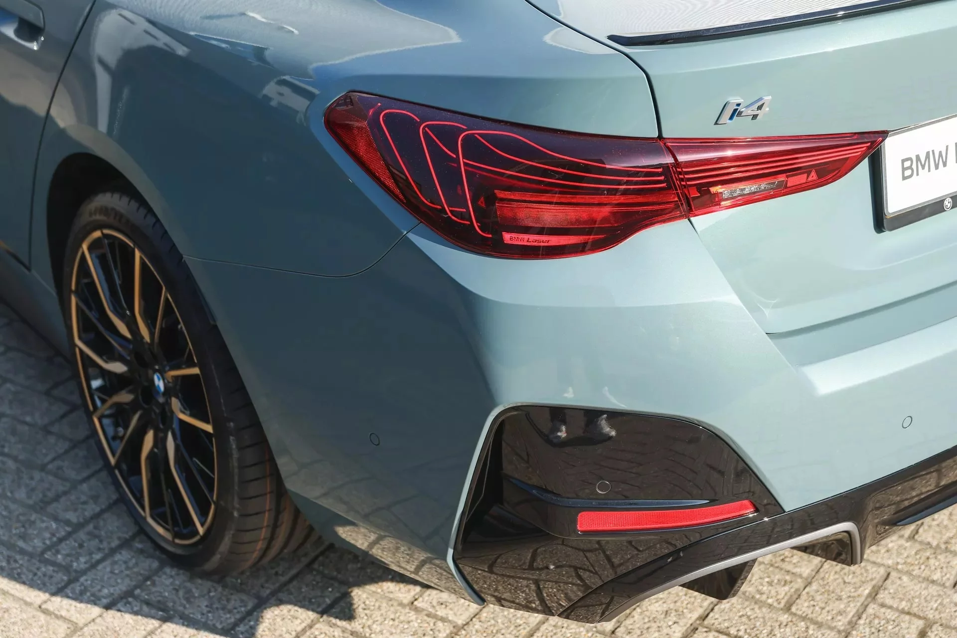 Cape York Green BMW i4