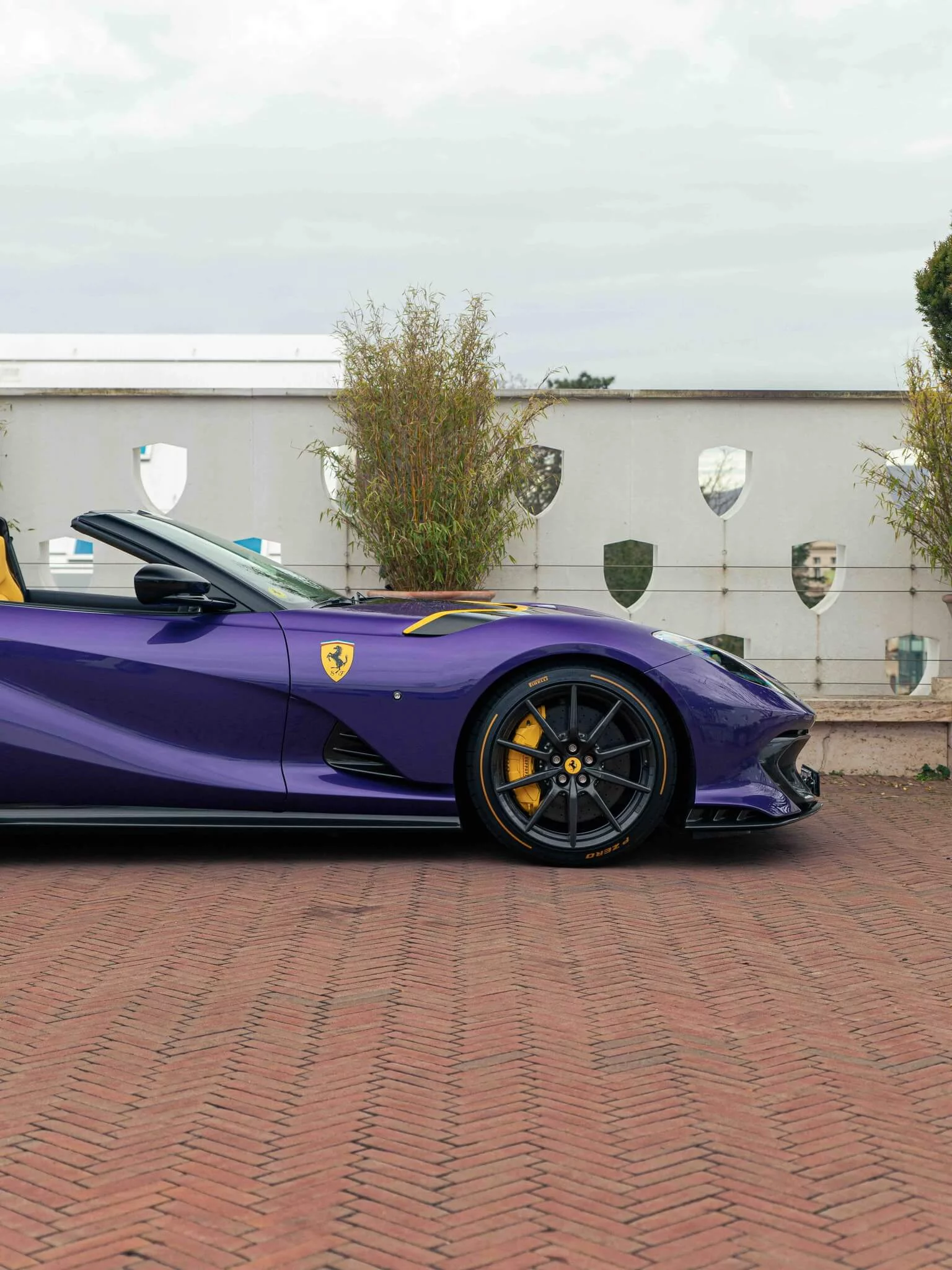 Violetto Dino Ferrari 812