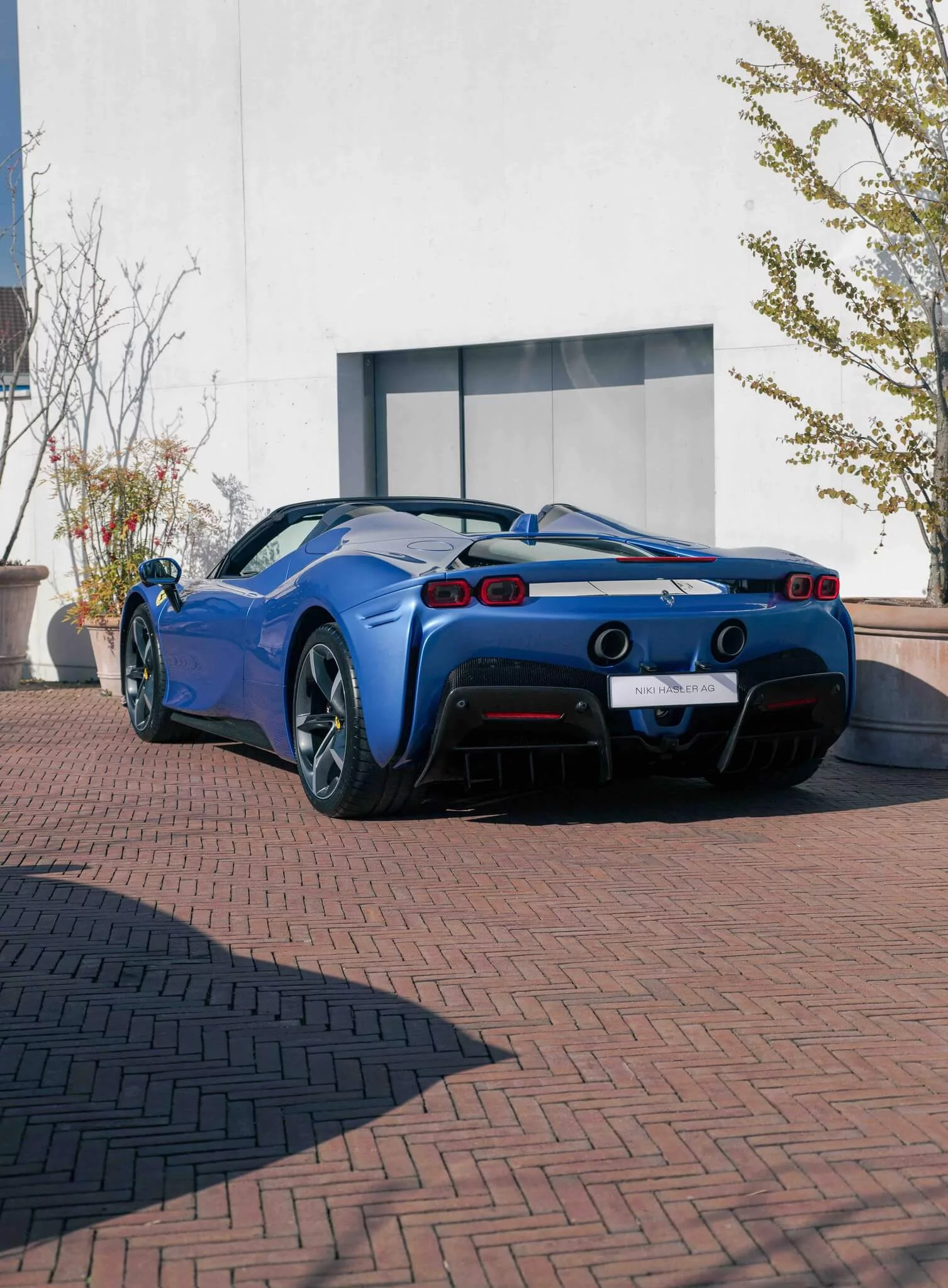 Azzurro Monaco Ferrari SF90