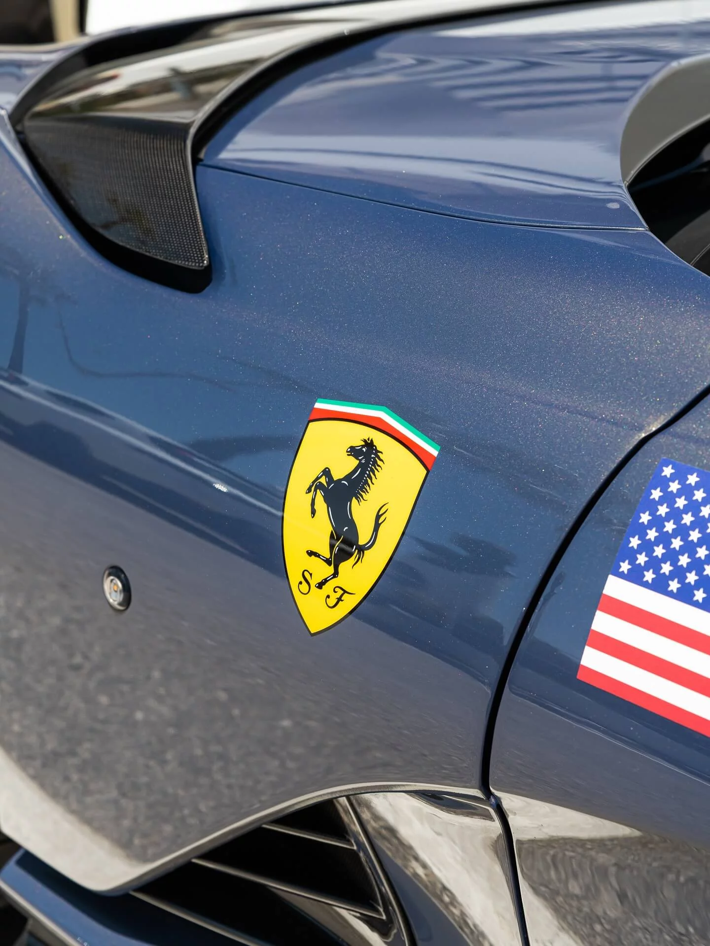 Blu Elder Ferrari 812