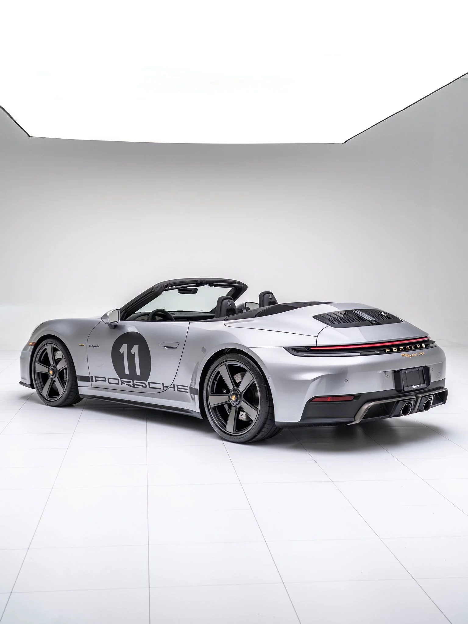 GT Silver Metallic Porsche 911 Spirit 70