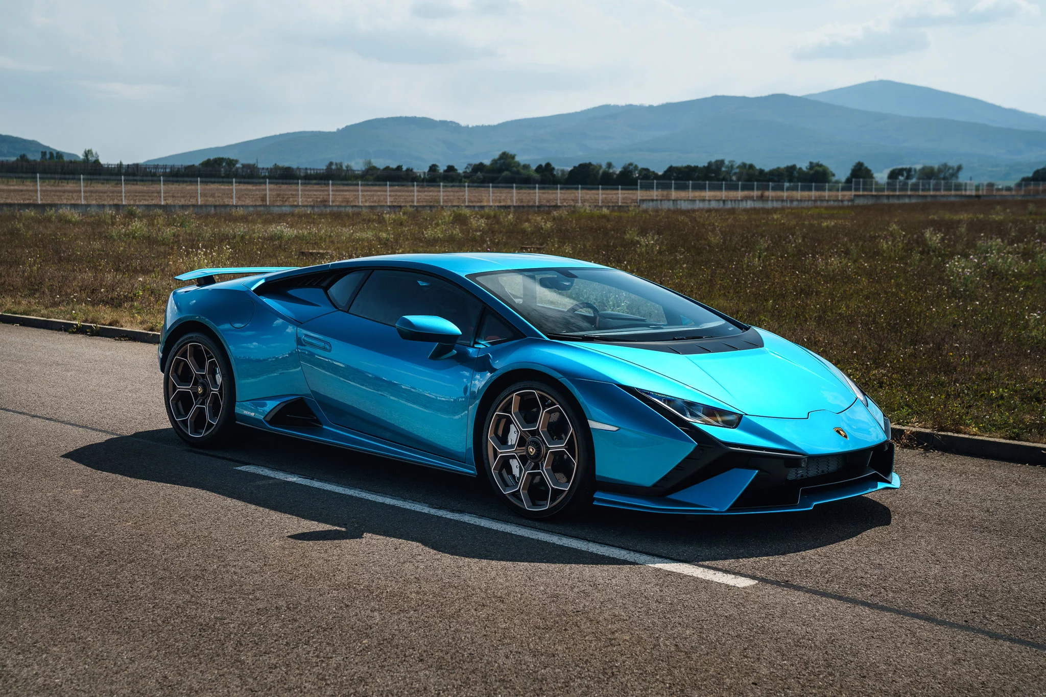 Blu Uranus Lamborghini Huracán