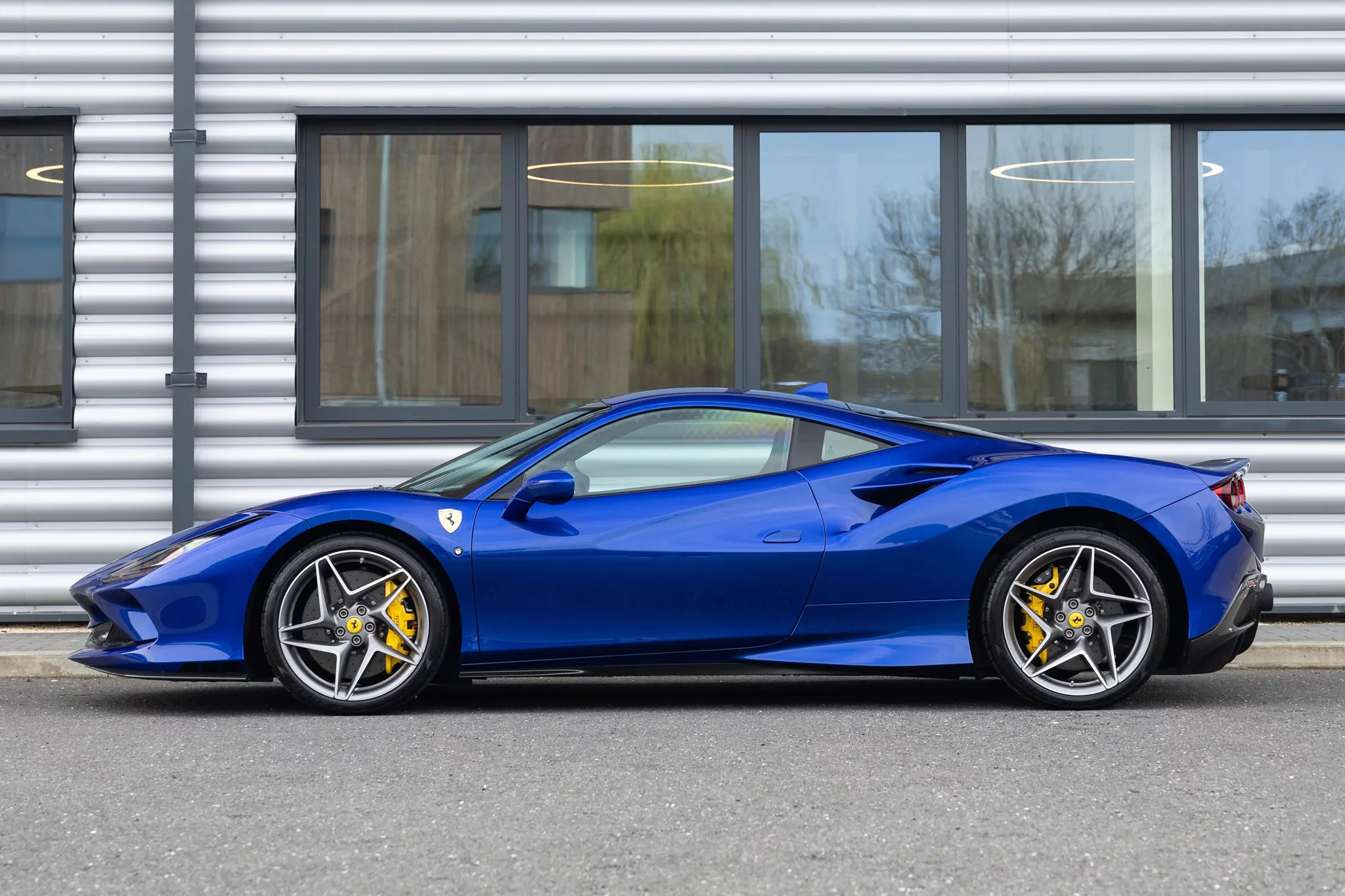 Blu Elettrico Ferrari F8