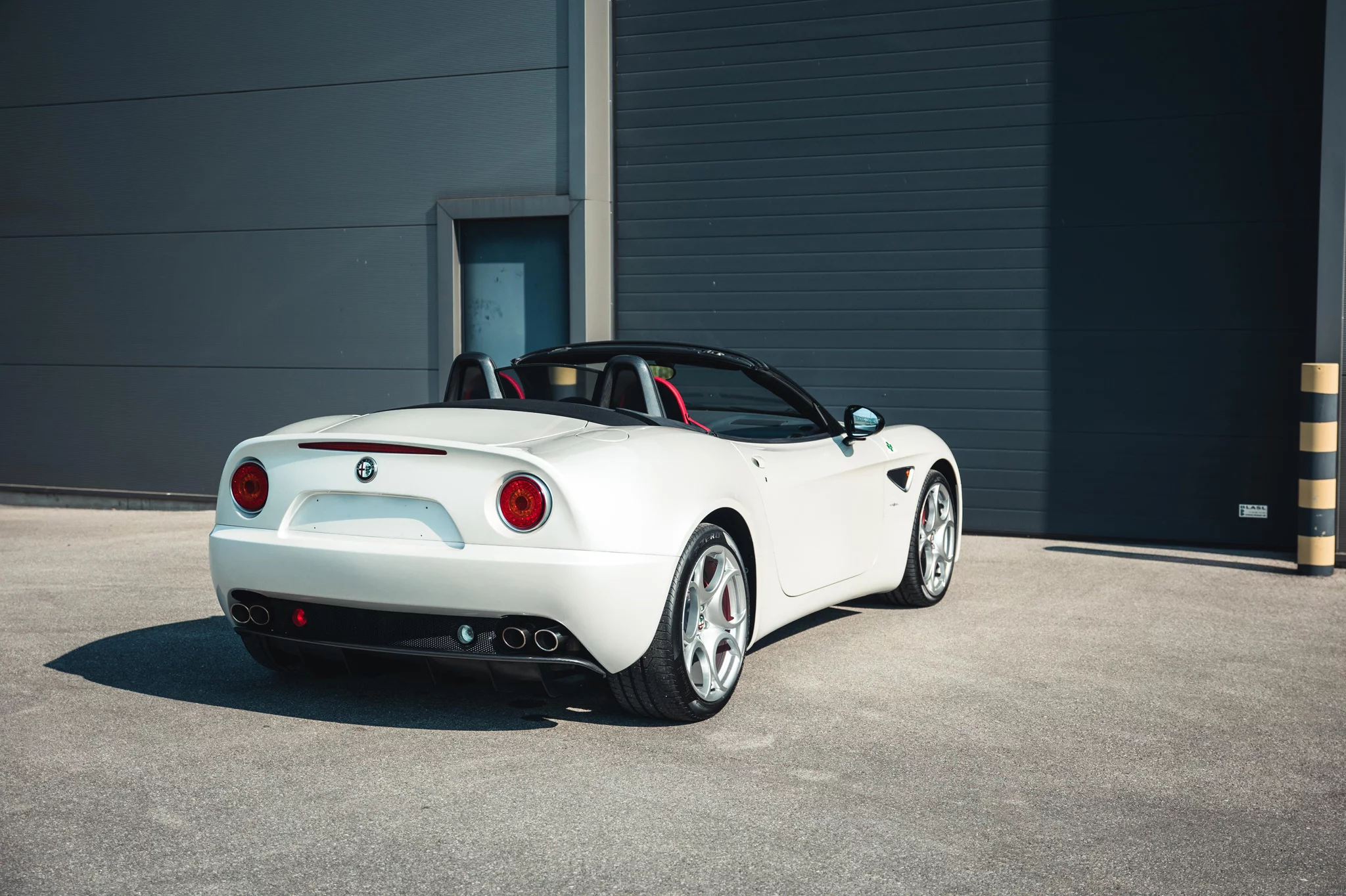 Bianco Madreperla Alfa Romeo 8C
