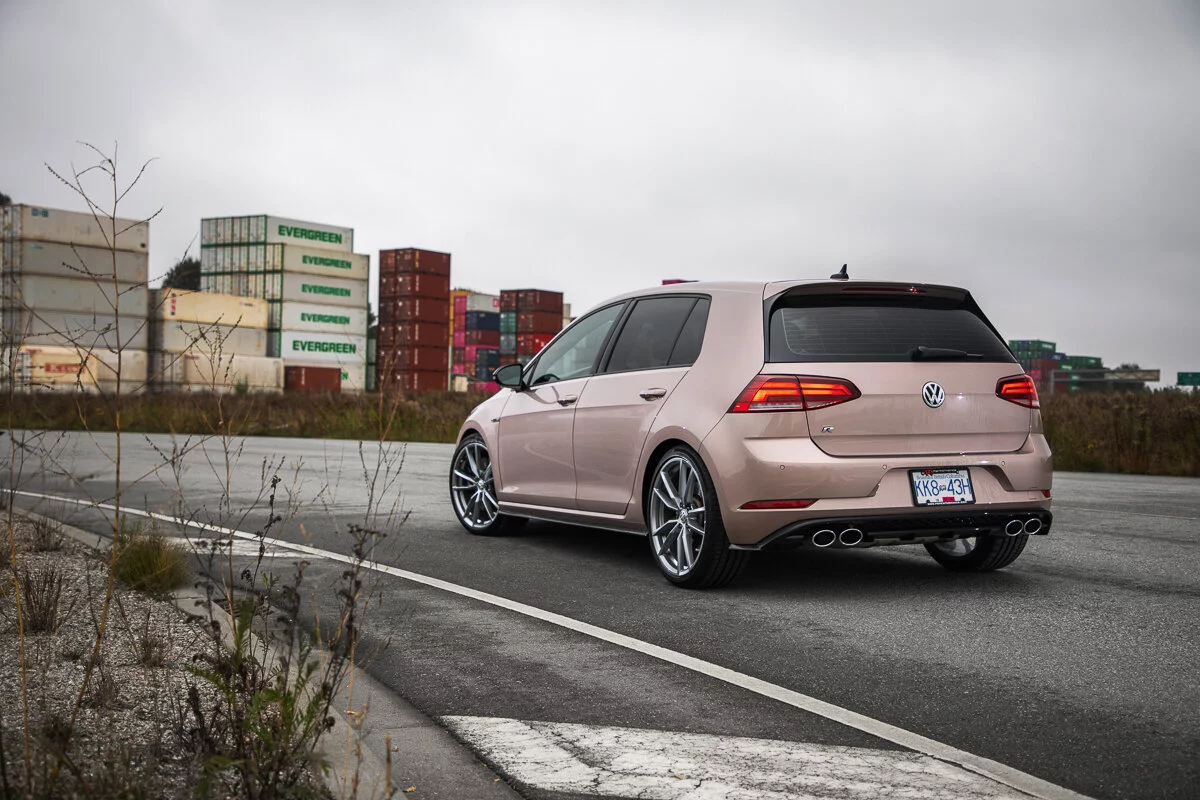 Champagne Volkswagen Golf