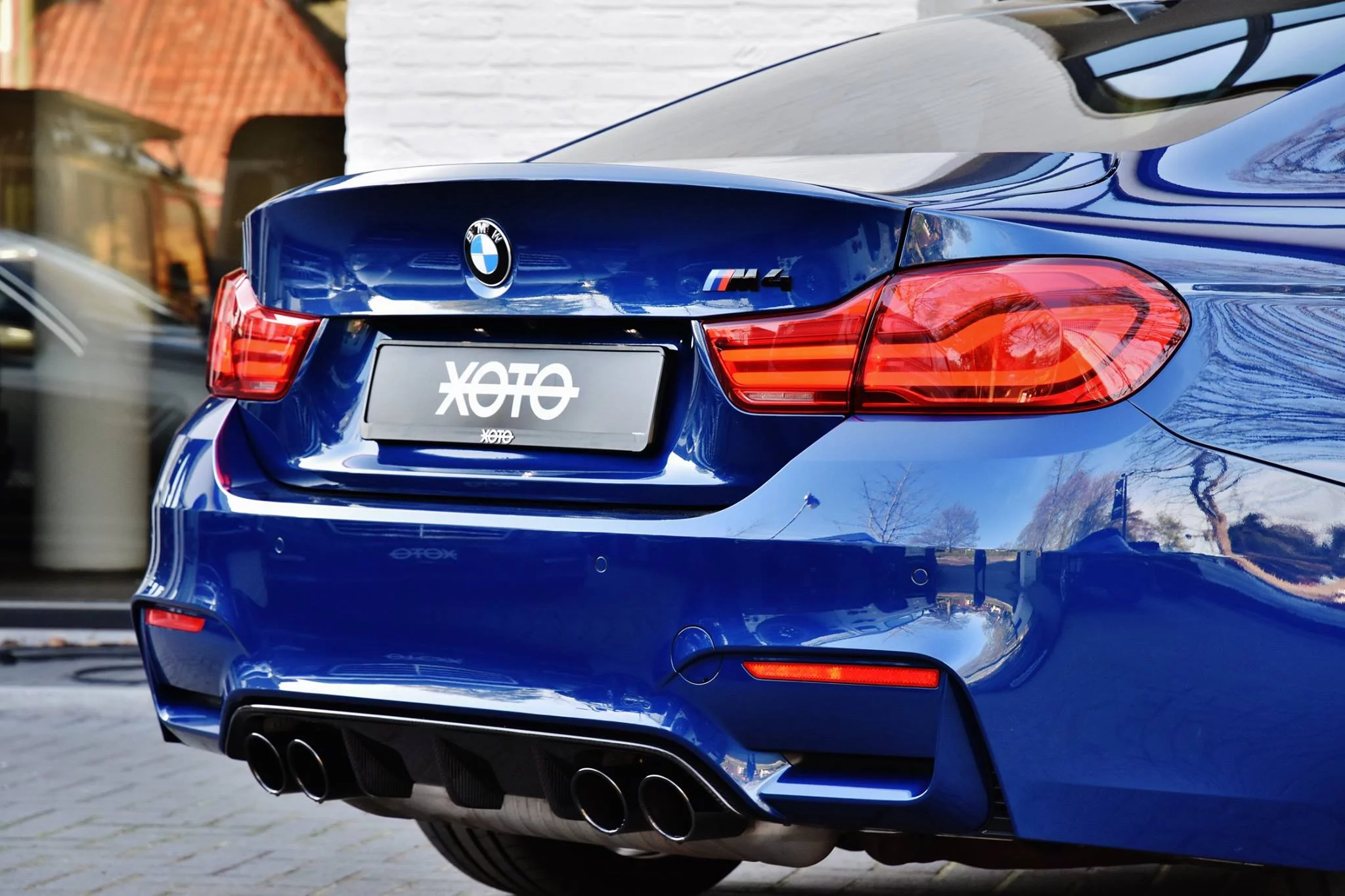 Avus Blue BMW M4