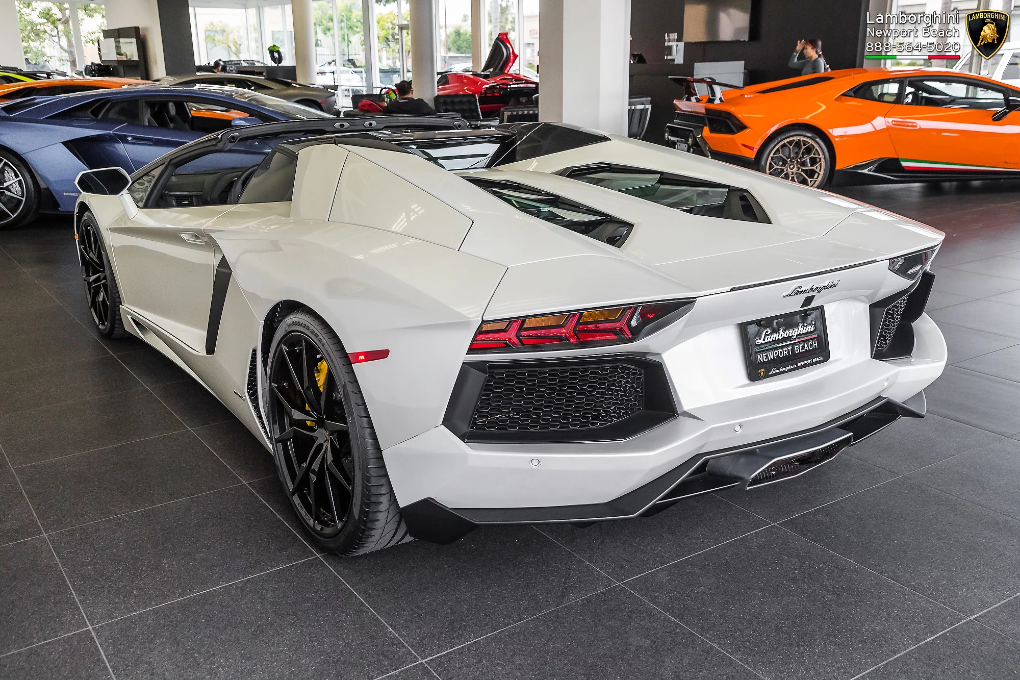 Balloon White Lamborghini Aventador