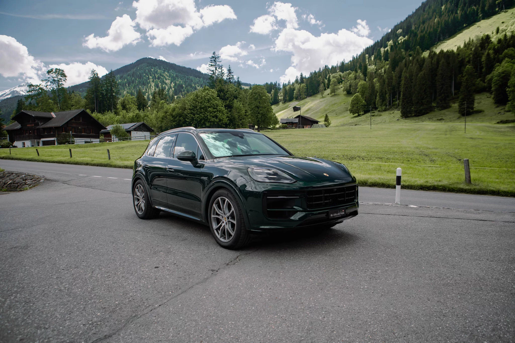 Jet Green Metallic Porsche Cayenne