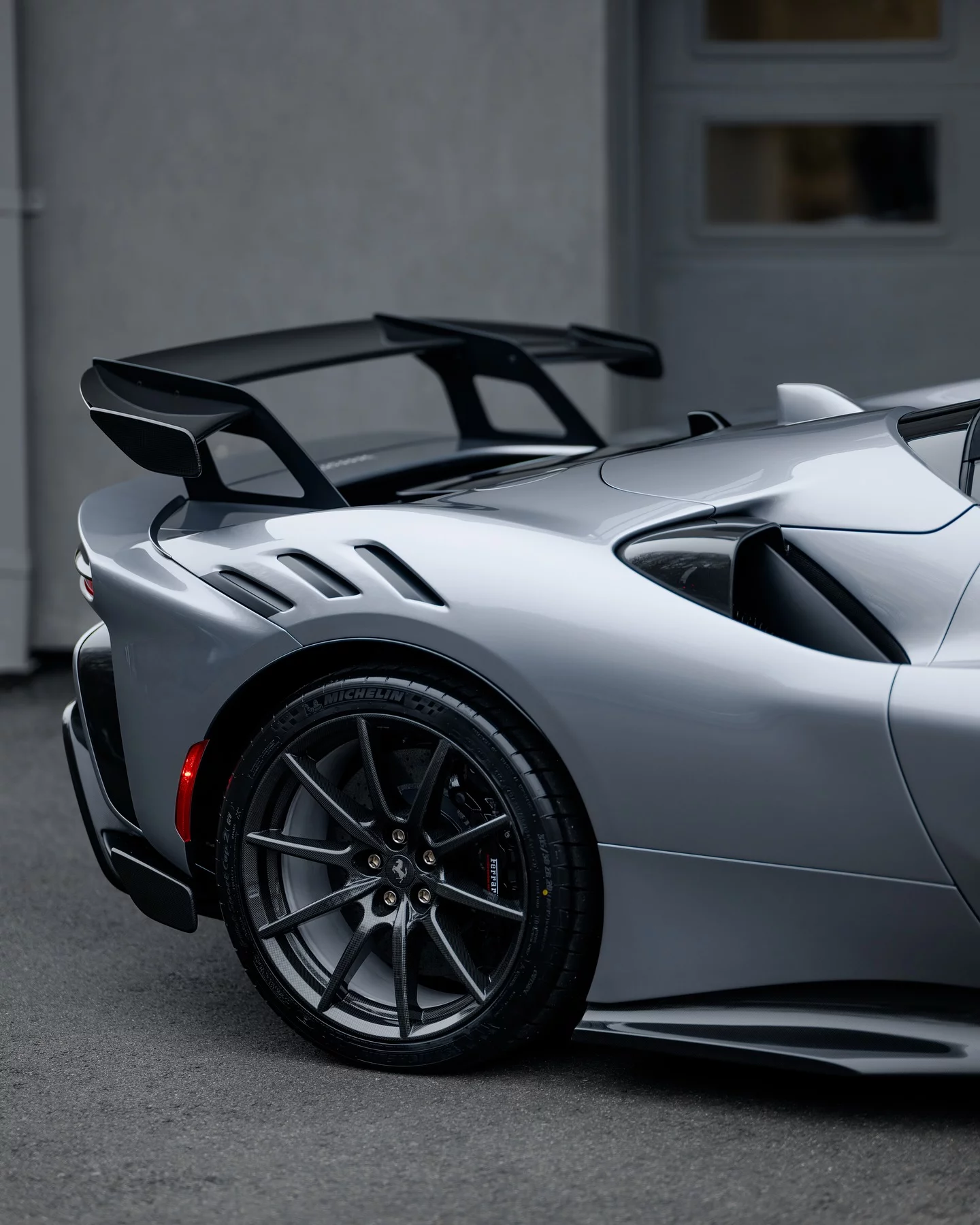 Grigio Titanio Ferrari SF90