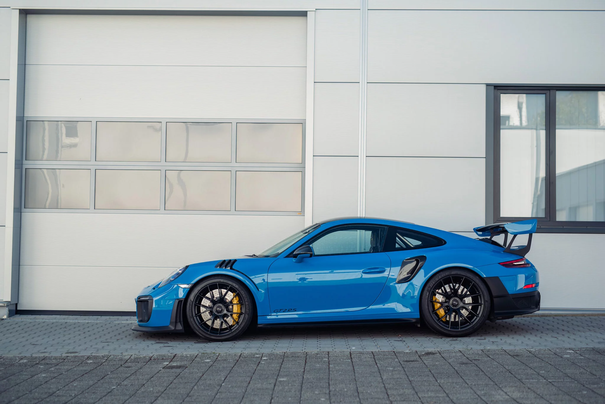 Turqoise Blue Porsche 911 GT2 RS