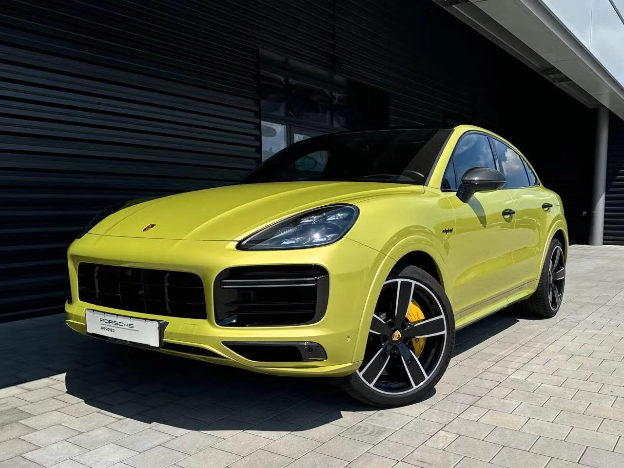 Peridot Metallic Porsche Cayenne