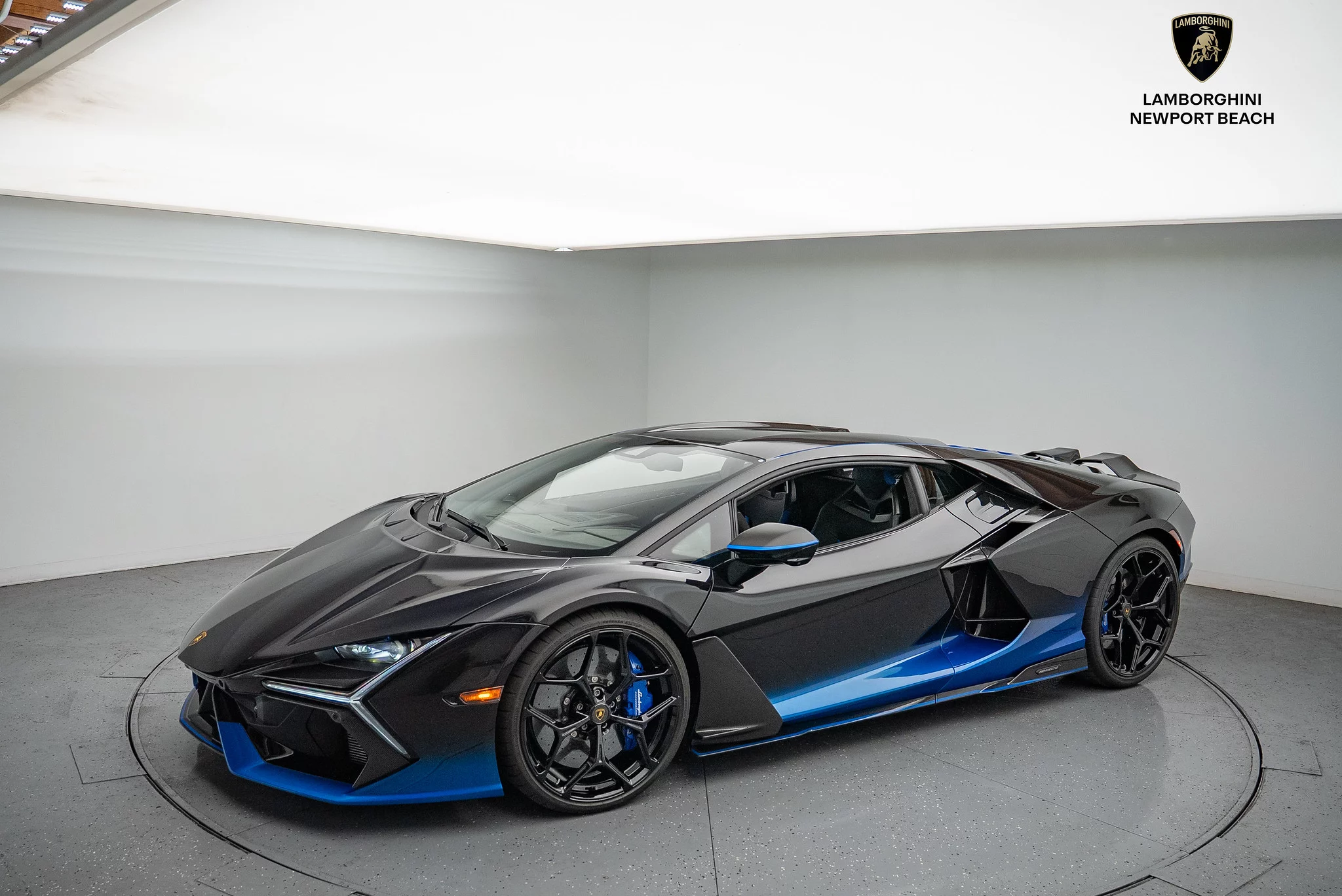 Nero Pegaso Lamborghini Revuelto