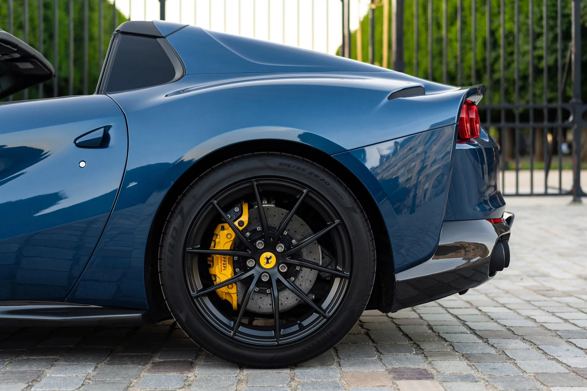 Blu NART Ferrari 812