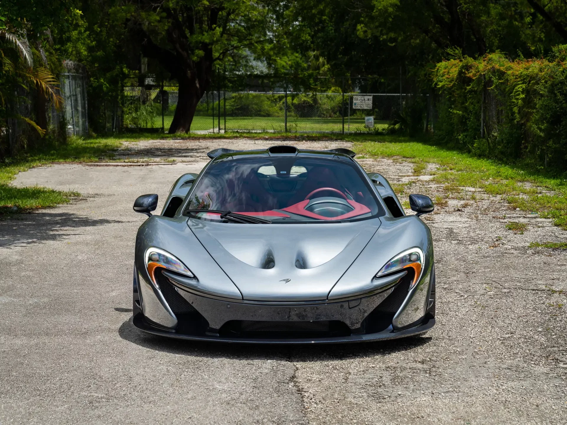 Flintgrau McLaren P1