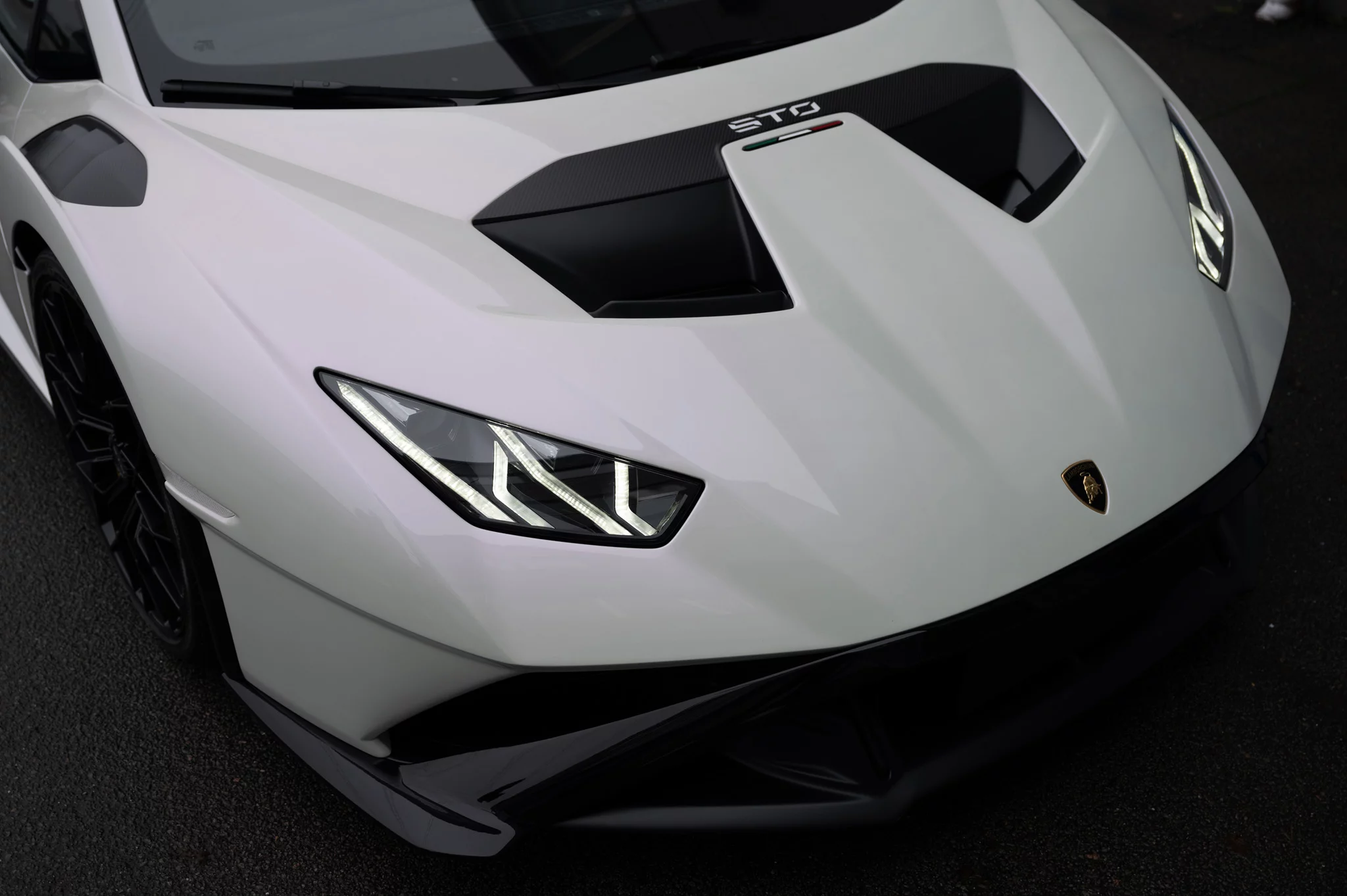 Bianco Comes Lamborghini Huracán