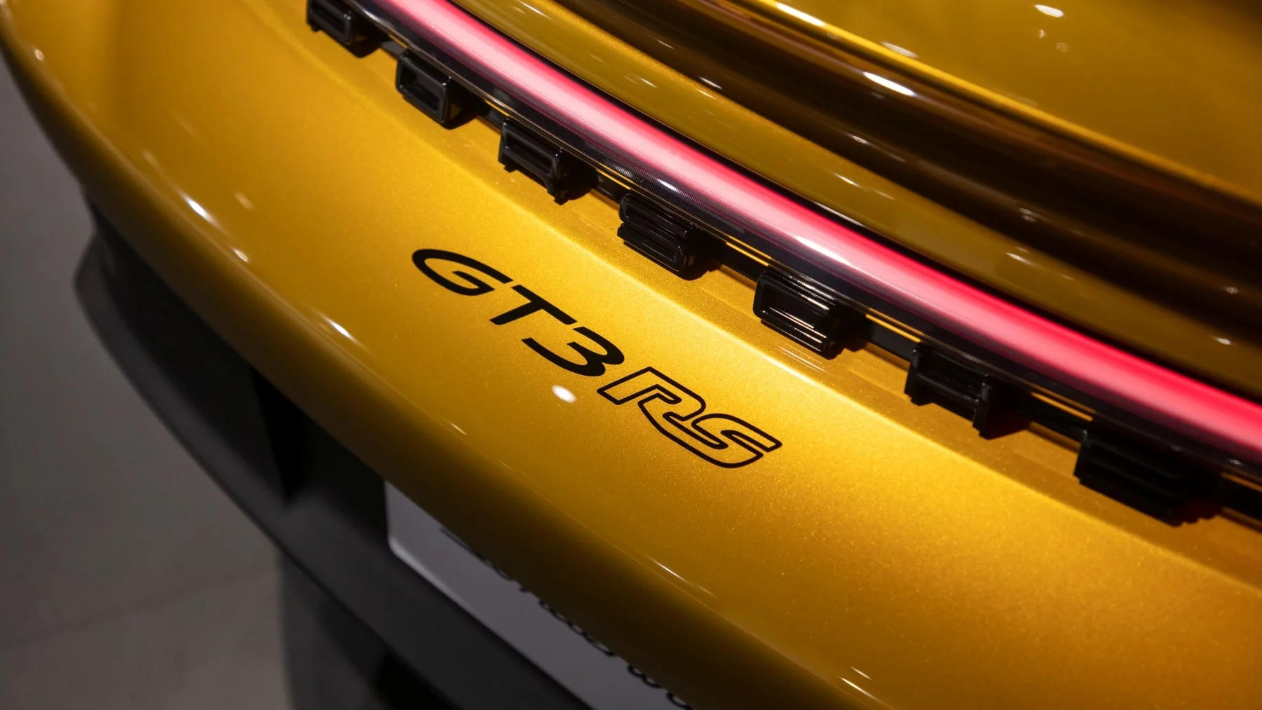 Explosive Gold Chromaflair Porsche 911 GT3 RS