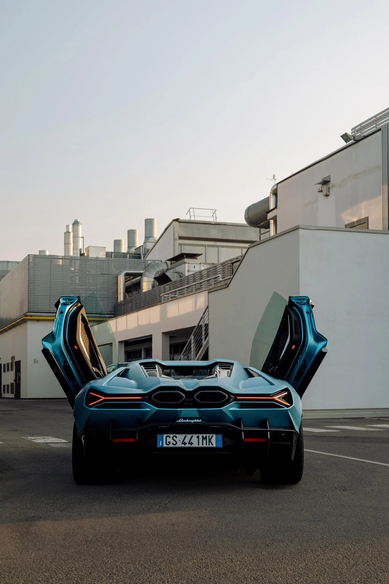 Blu Arione Lamborghini Revuelto