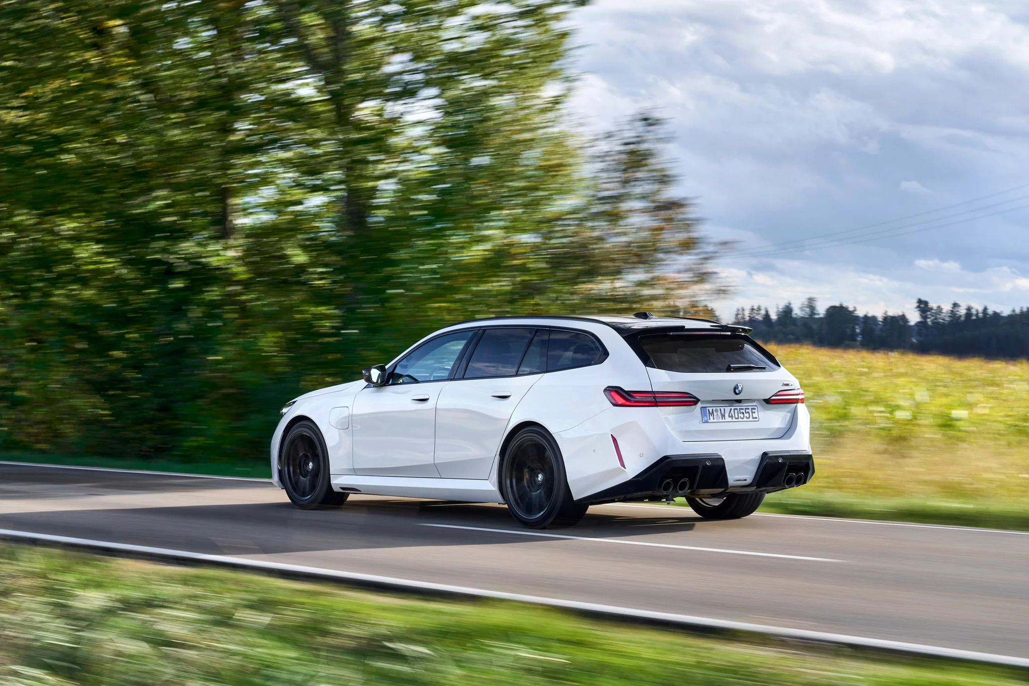 Alpine White III BMW M5