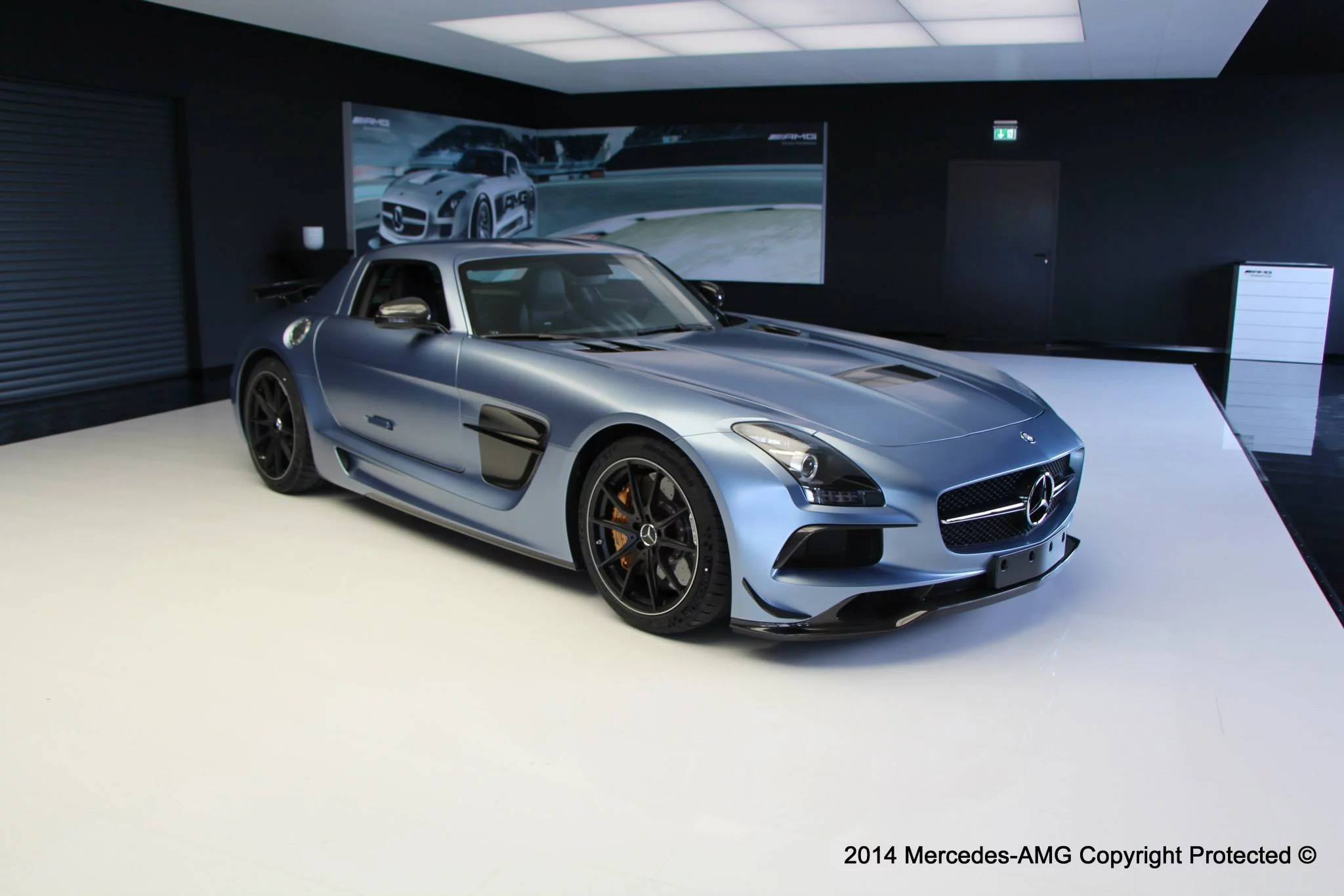 Yosemite Blue Magno Mercedes-Benz SLS AMG