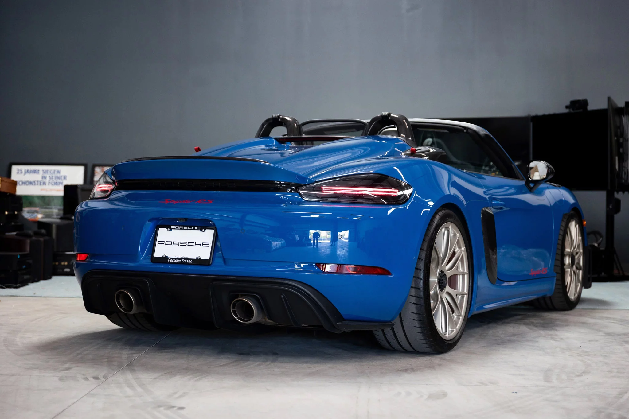 Golf Blue Porsche 718 Spyder RS